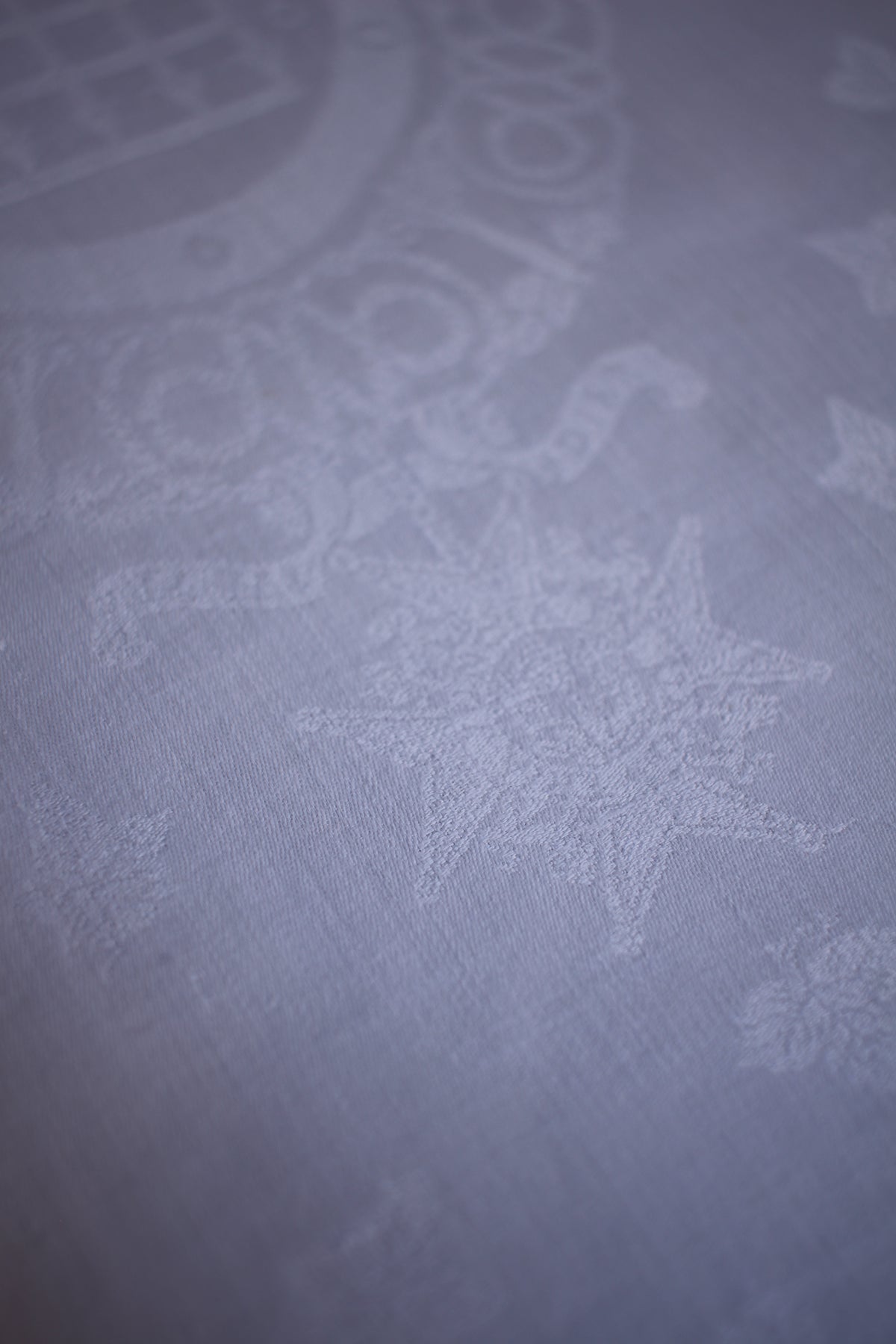 Rare Aristocratic 16pc Irish Linen Damask Dining Set – Order of the Bath & Lord Raglan Provenance (c. 1852–1879)