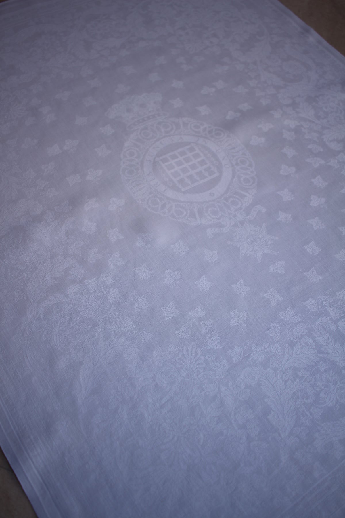 Rare Aristocratic 16pc Irish Linen Damask Dining Set – Order of the Bath & Lord Raglan Provenance (c. 1852–1879)