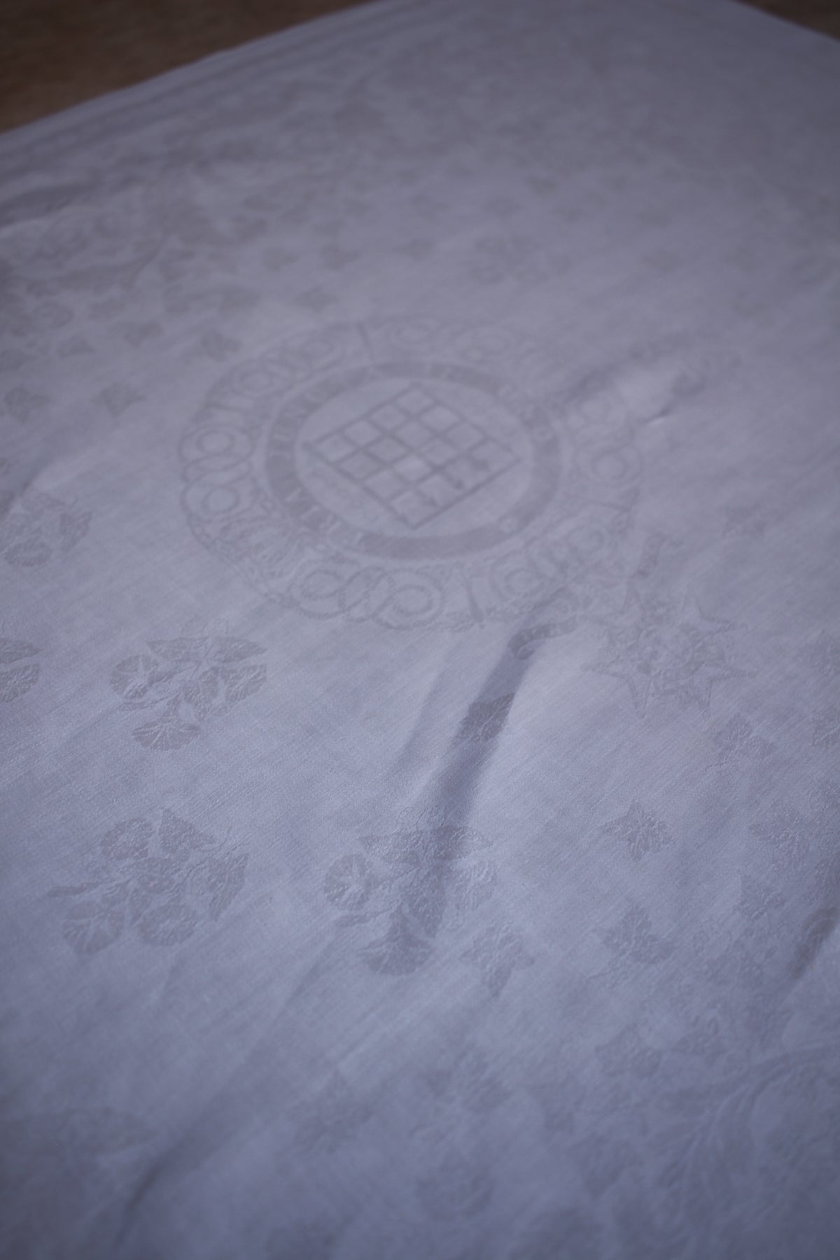 Rare Aristocratic 16pc Irish Linen Damask Dining Set – Order of the Bath & Lord Raglan Provenance (c. 1852–1879)