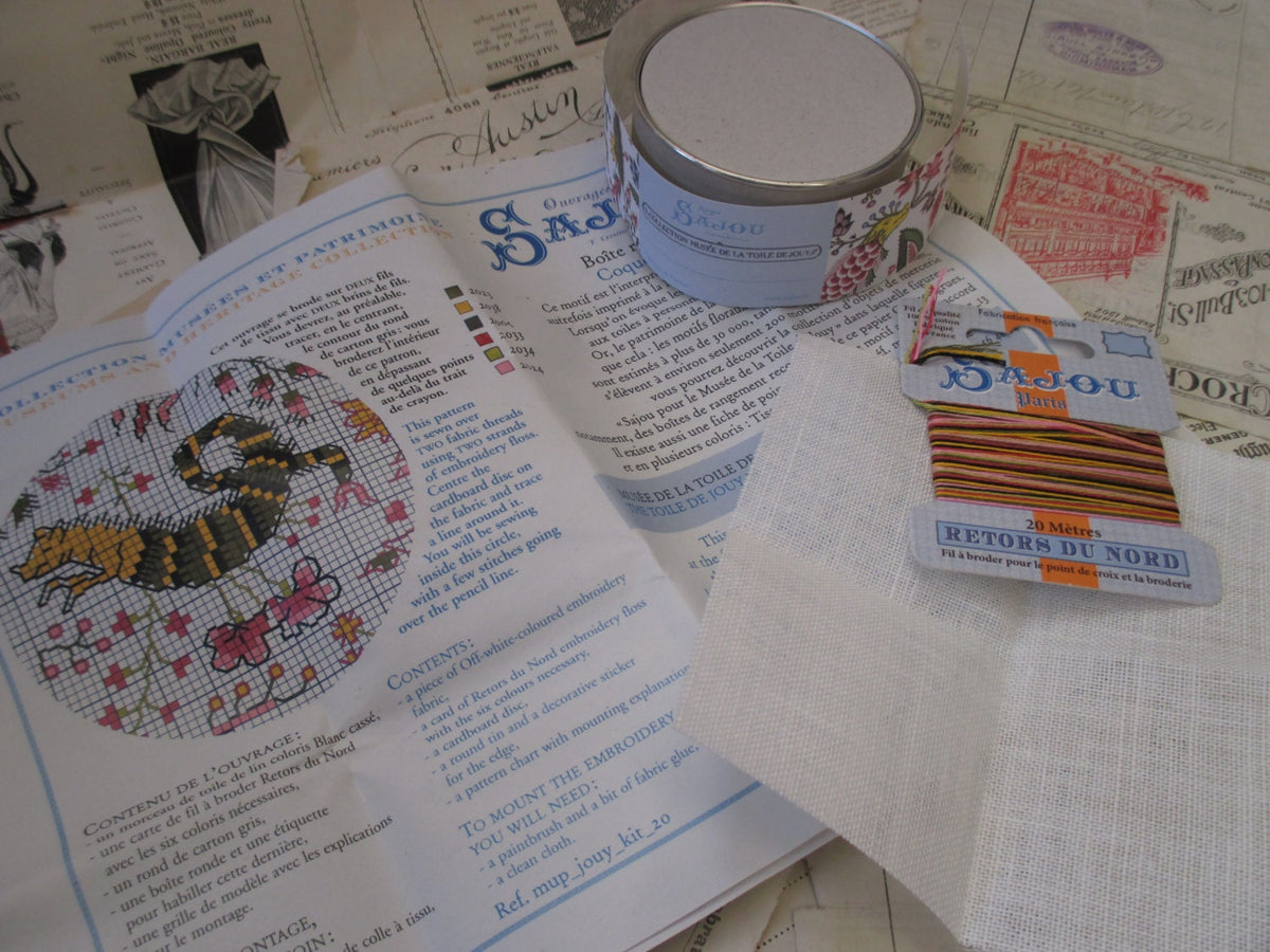 Sajou Toile du Jouy Cross Stitch Kit- Coquecigrues Pot