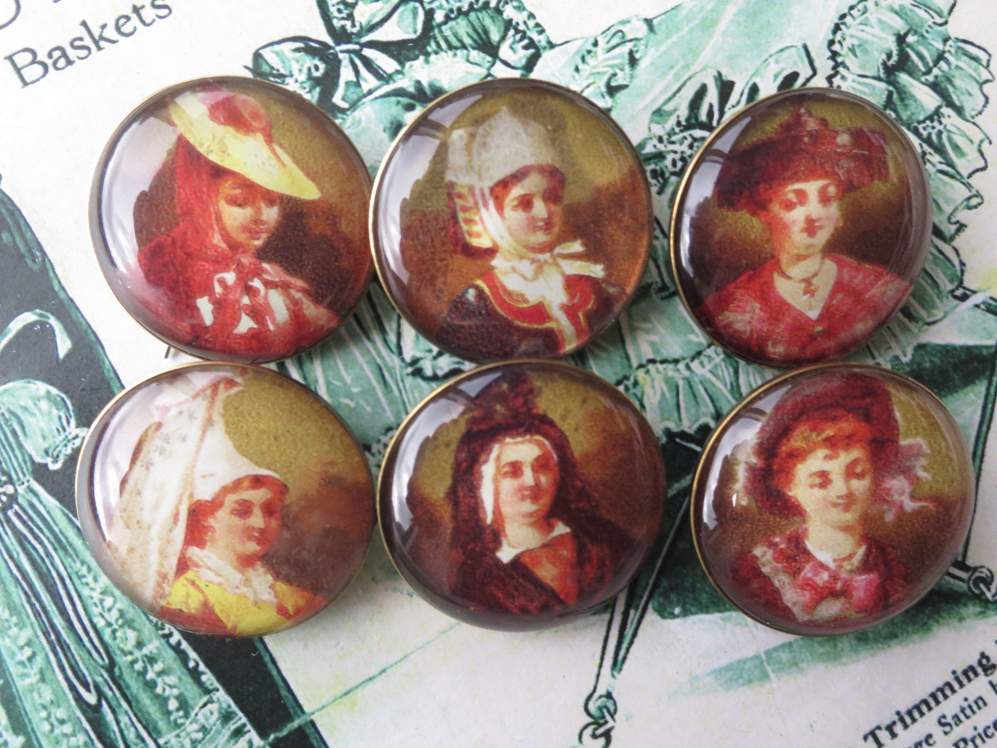 Sajou Boxed Set Buttons- French Regional Hats