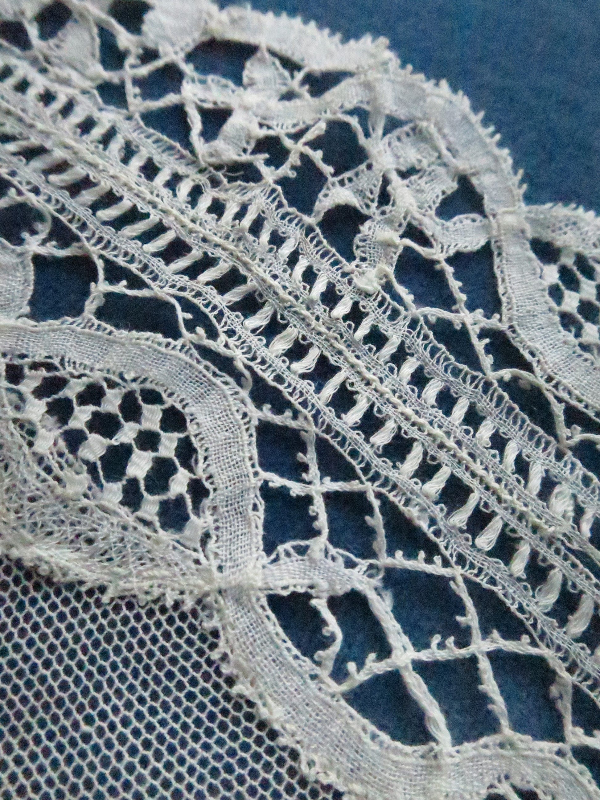 Antique Victorian Honiton Guipure Lace & Tulle Collar