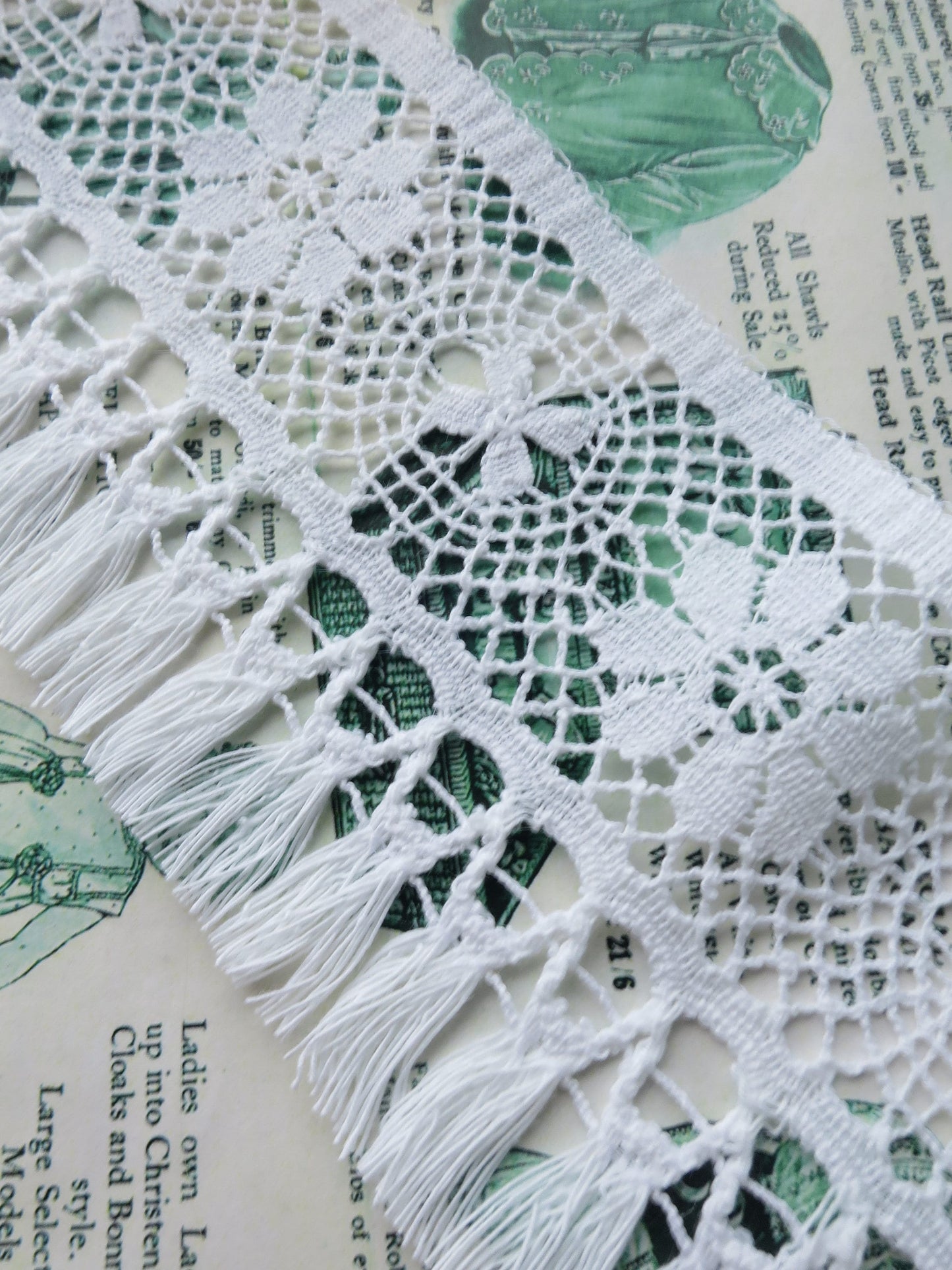 White English Nottingham Lace- Fringed Torchon- 8.7 cm