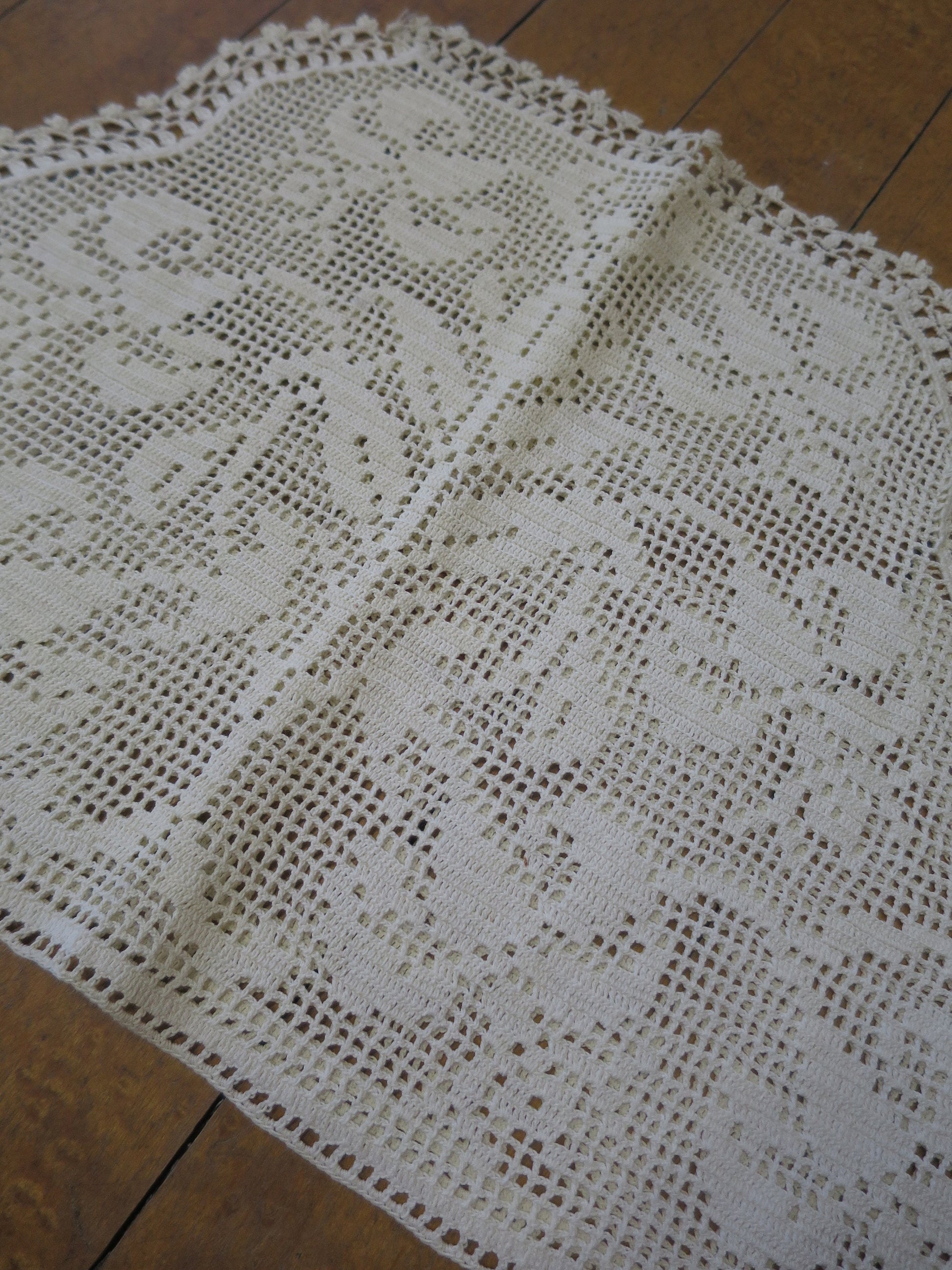 Pretty Vintage Hand Crochet Tea Cosy- Lilies