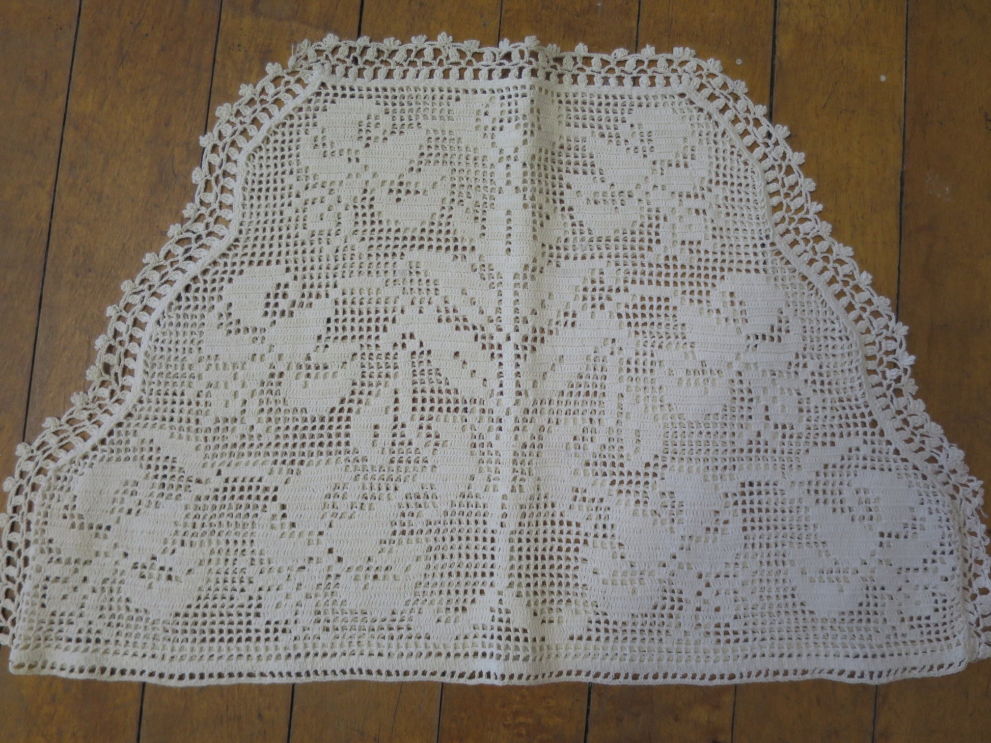 Pretty Vintage Hand Crochet Tea Cosy- Lilies