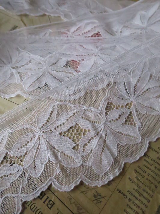White English Nottingham Lace- Foliage- 9.8 cm