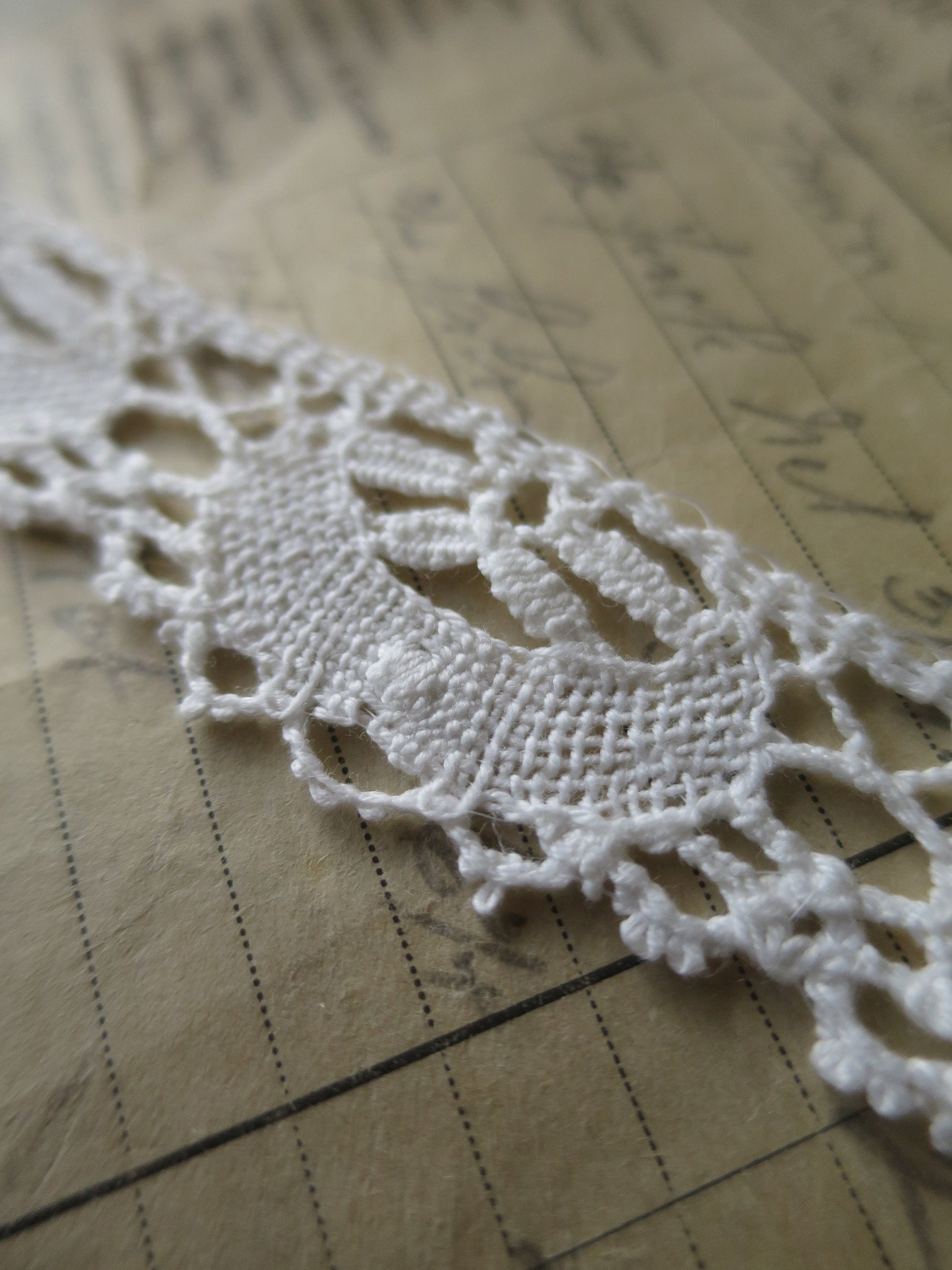 Off White English Nottingham Lace- Torchon Crescents- 3 cm