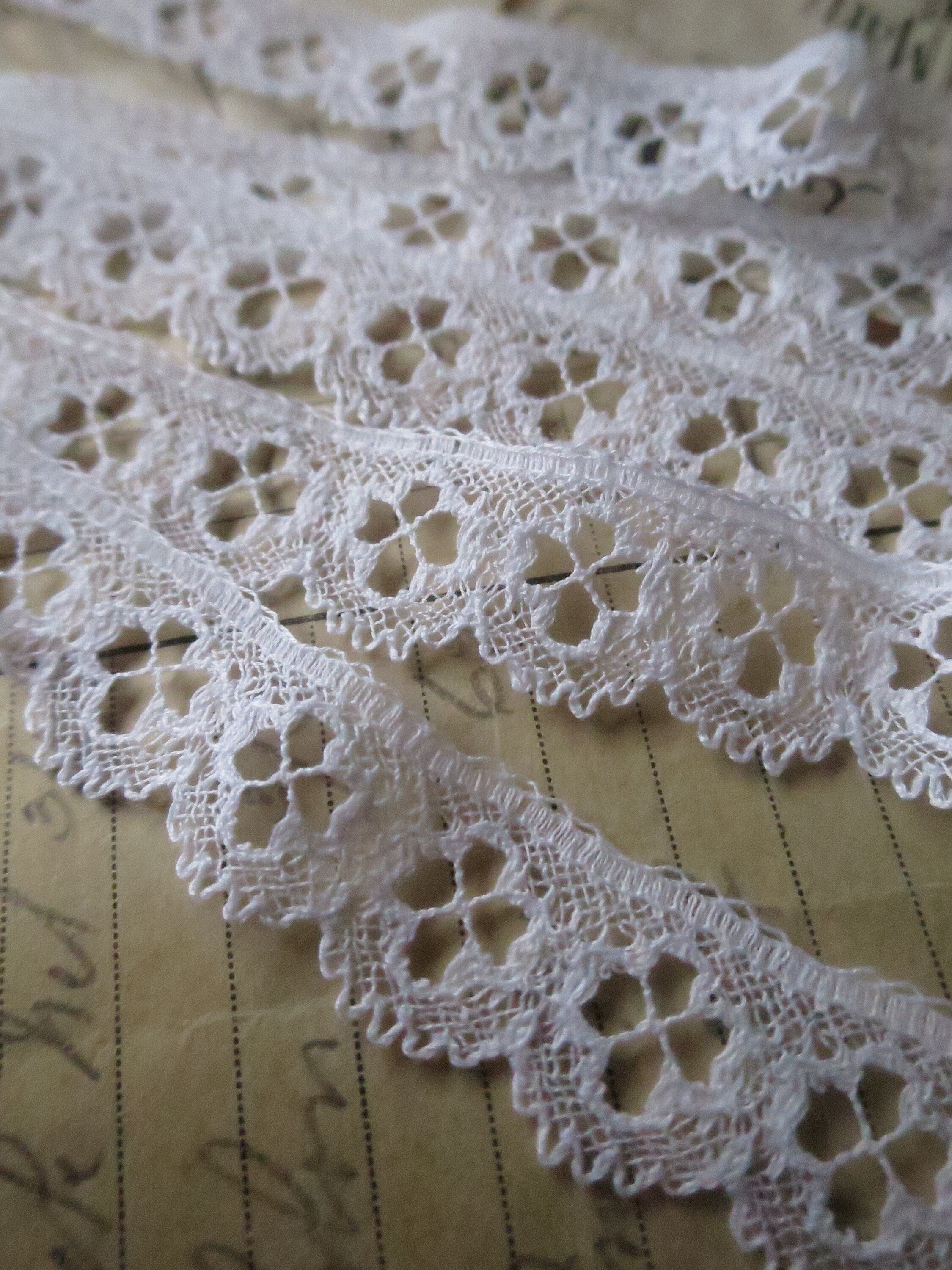 White English Nottingham Lace- Bucks Point Clover Eyelets- 1.7 cm
