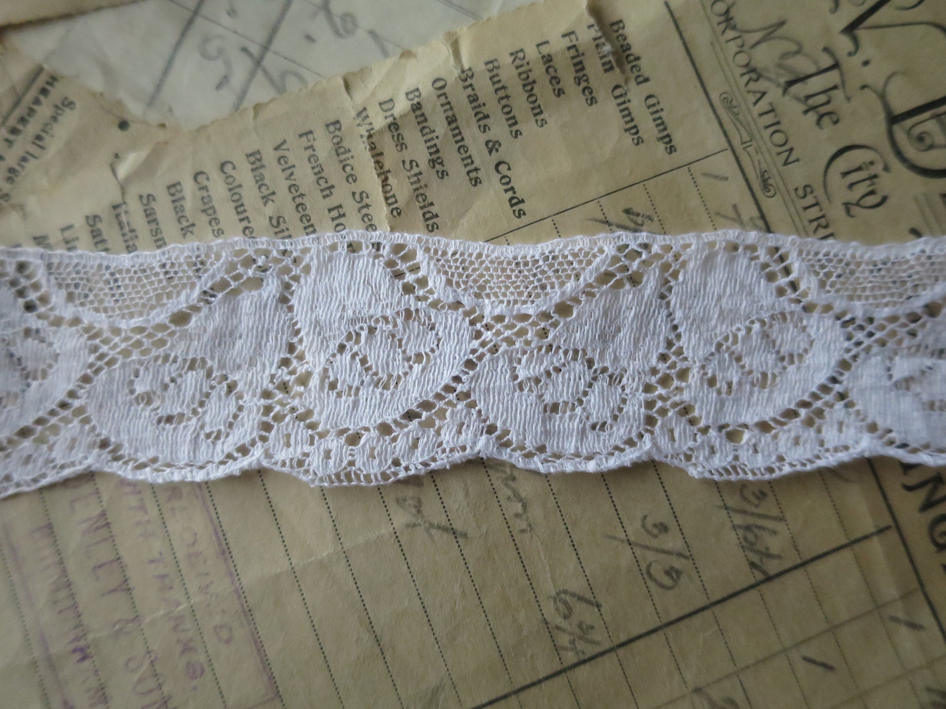 White English Nottingham Lace- Fine Flemish Flowers- 3.3 cm