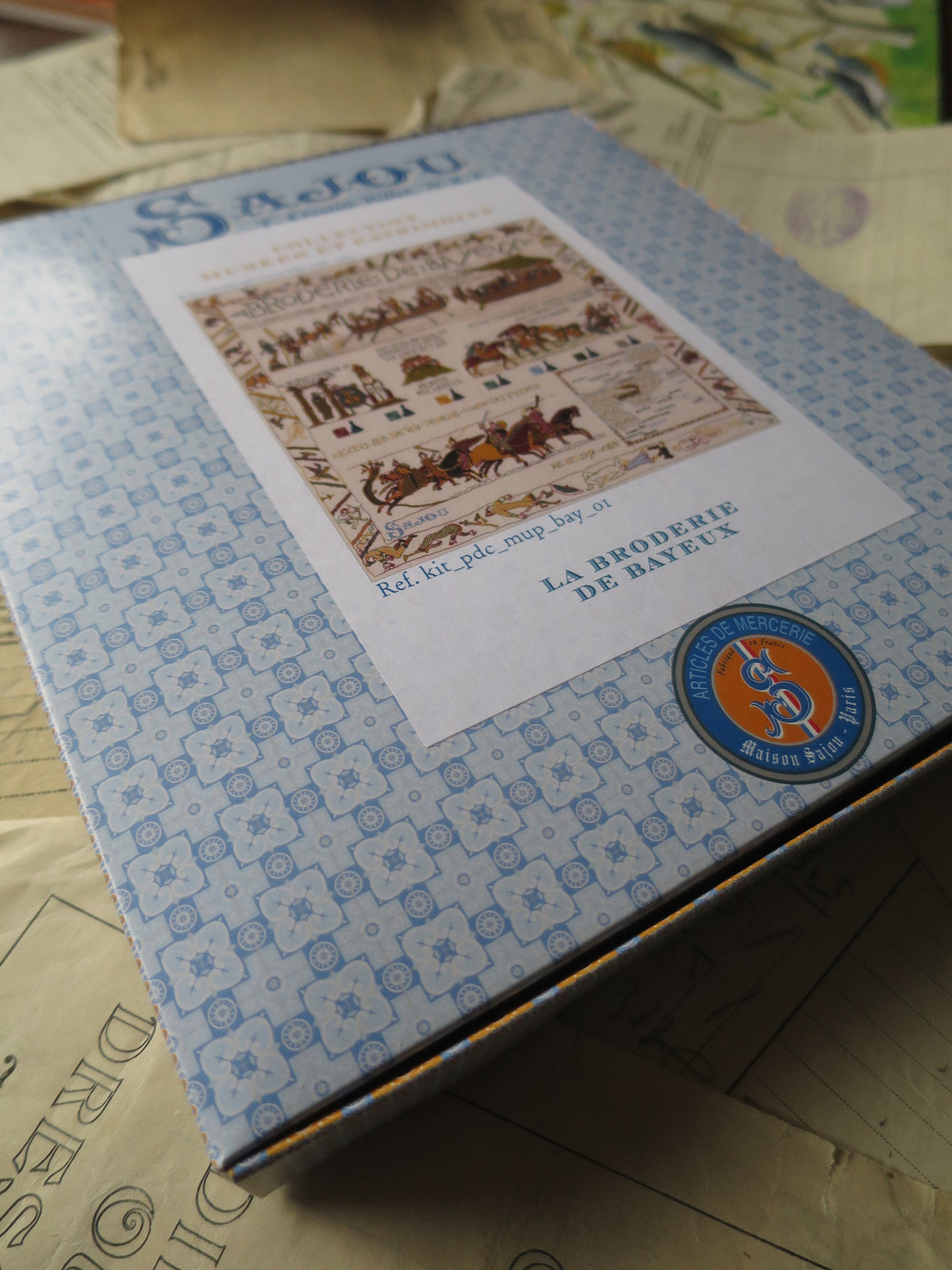 Sajou Broderie de Bayeux large cross stitch kit box