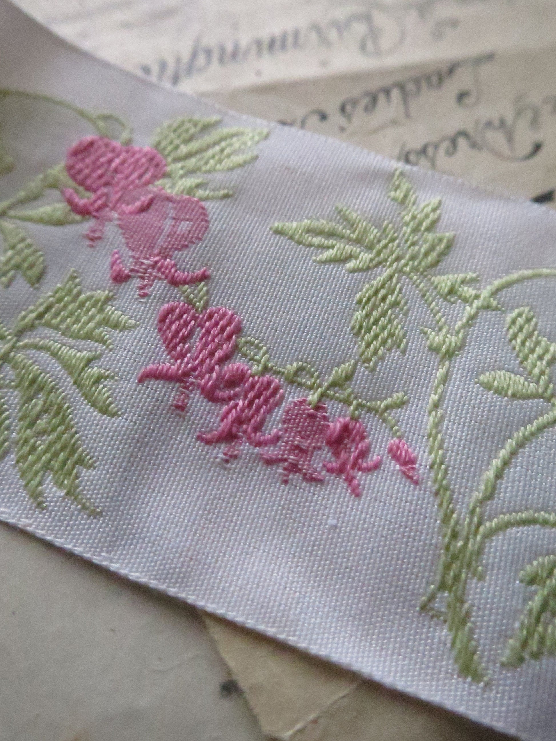 Bleeding Hearts 40 mm Jacquard Woven Ribbon- Pink & White