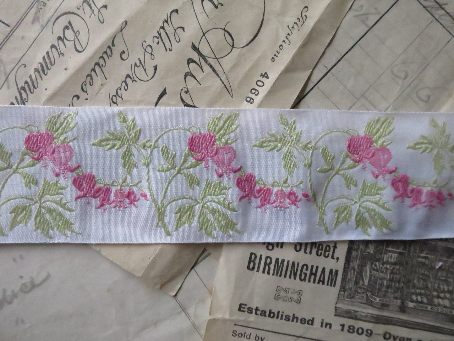 Bleeding Hearts 40 mm Jacquard Woven Ribbon- Pink & White