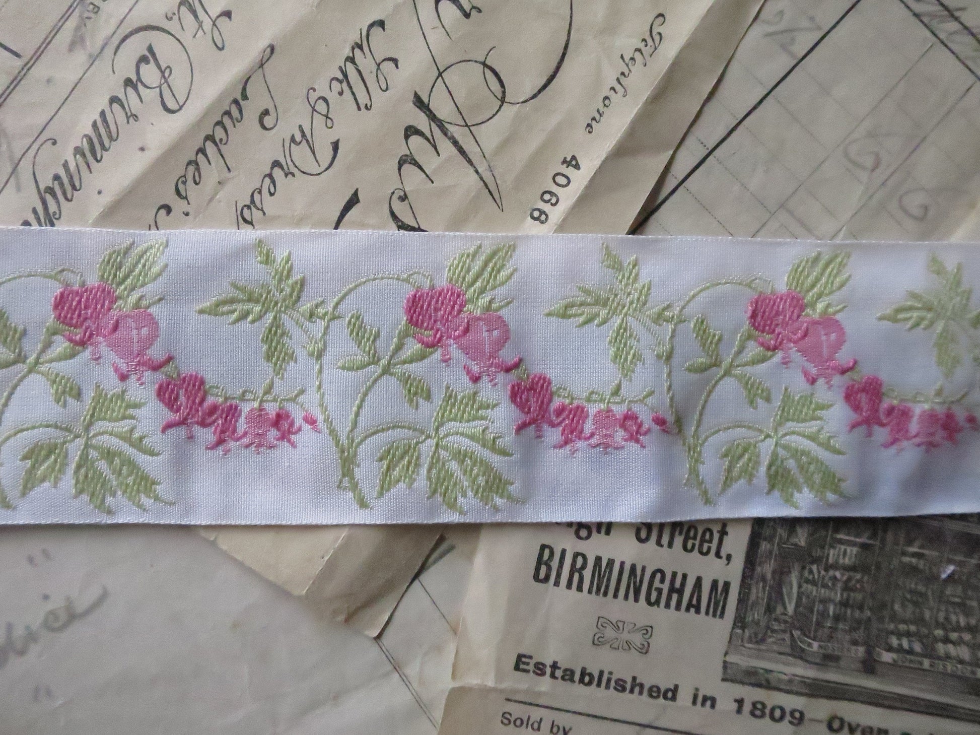 Bleeding Hearts 40 mm Jacquard Woven Ribbon- Pink & White