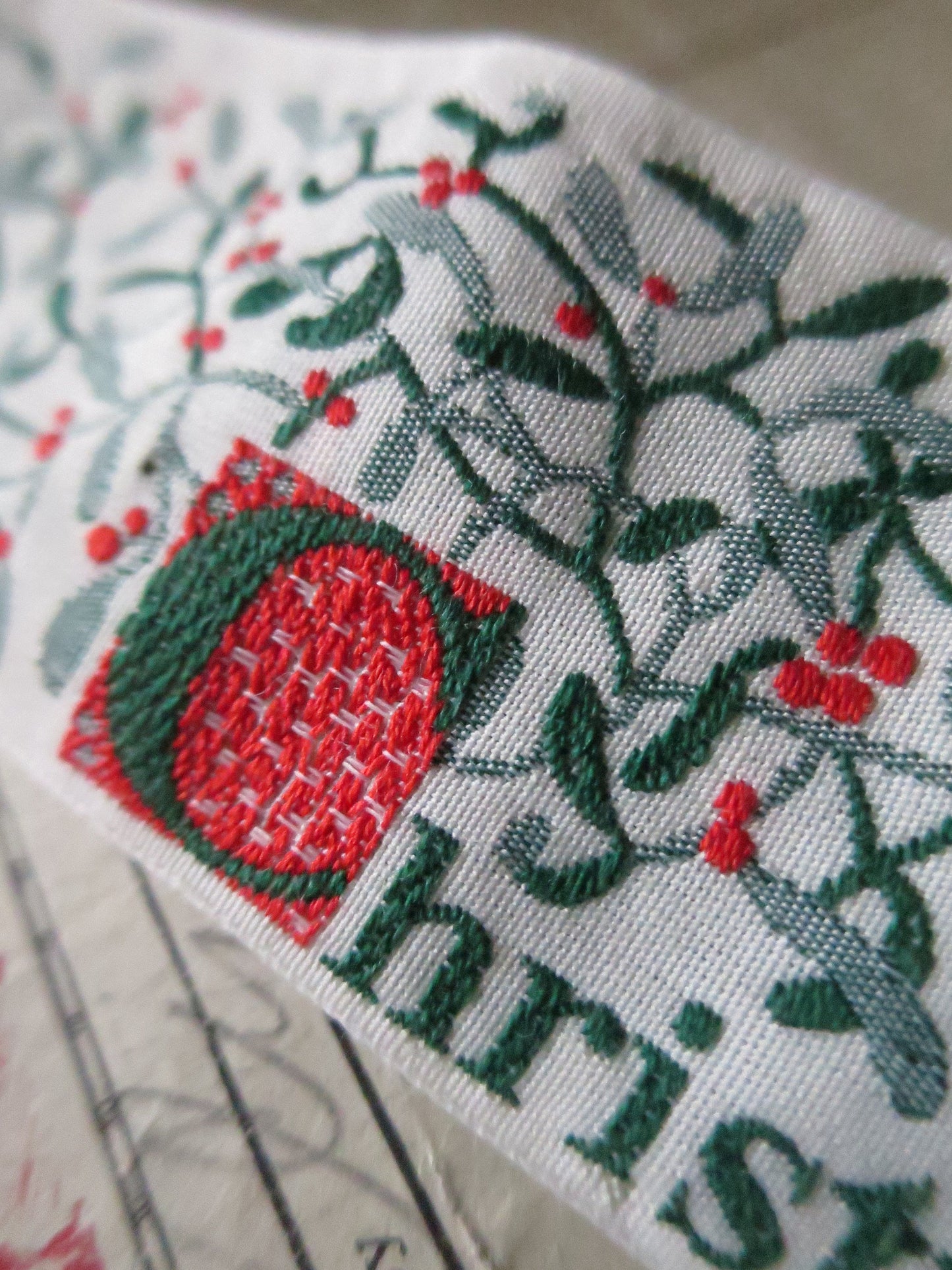 Mistletoe & Berries Christmas Ribbon 40 mm Jacquard Woven Ribbon- White