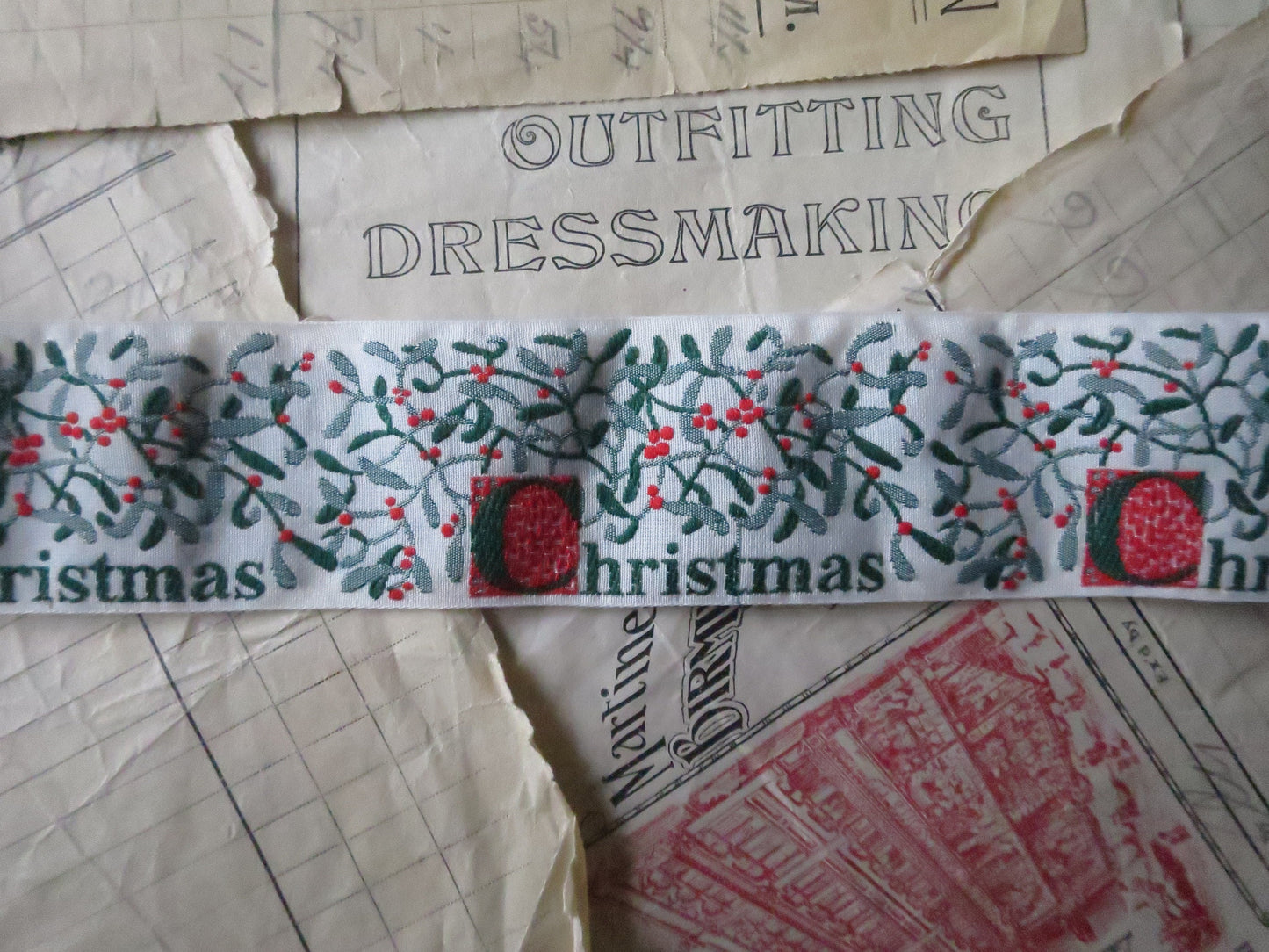 Mistletoe & Berries Christmas Ribbon 40 mm Jacquard Woven Ribbon- White