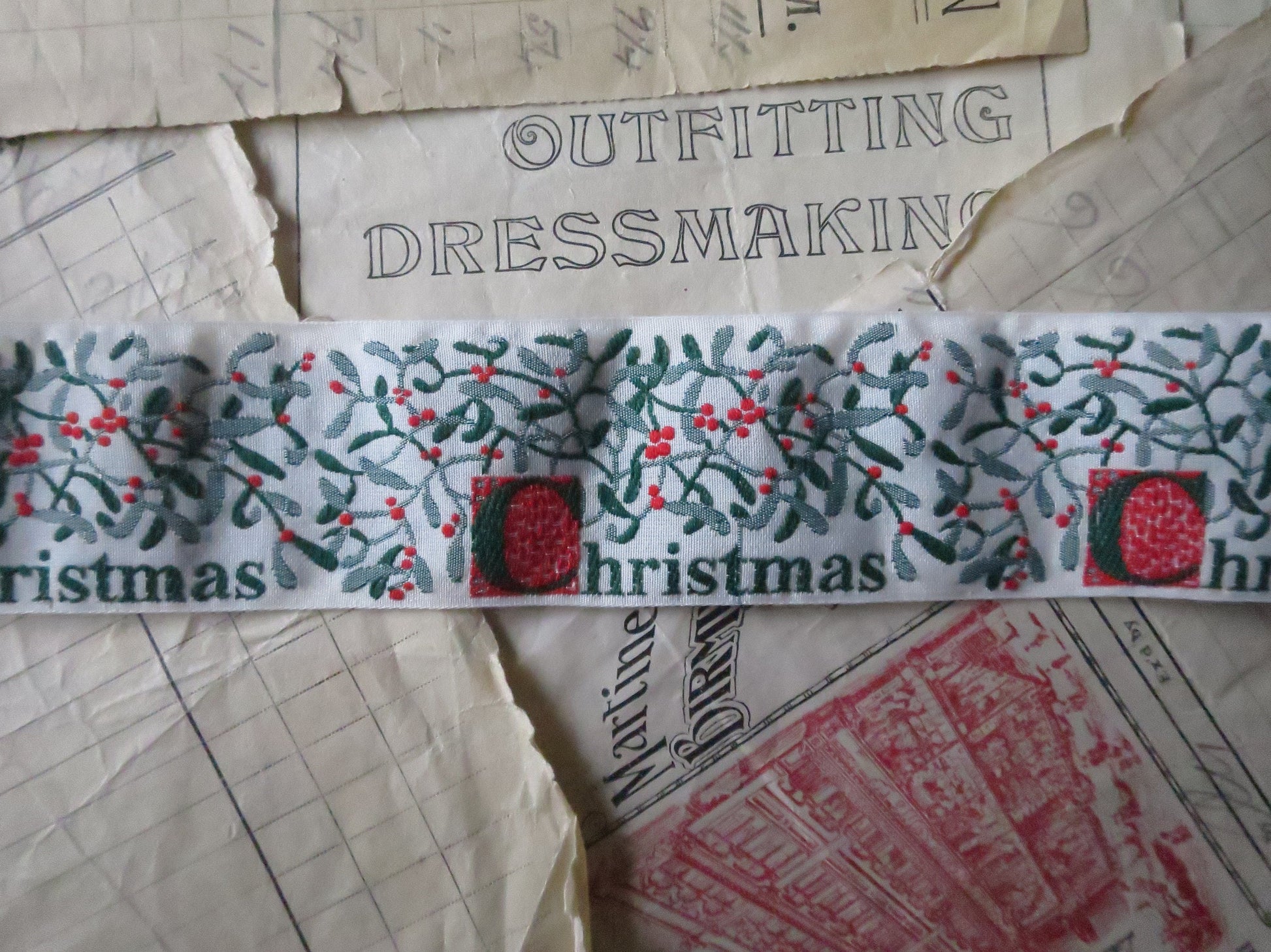 Mistletoe & Berries Christmas Ribbon 40 mm Jacquard Woven Ribbon- White