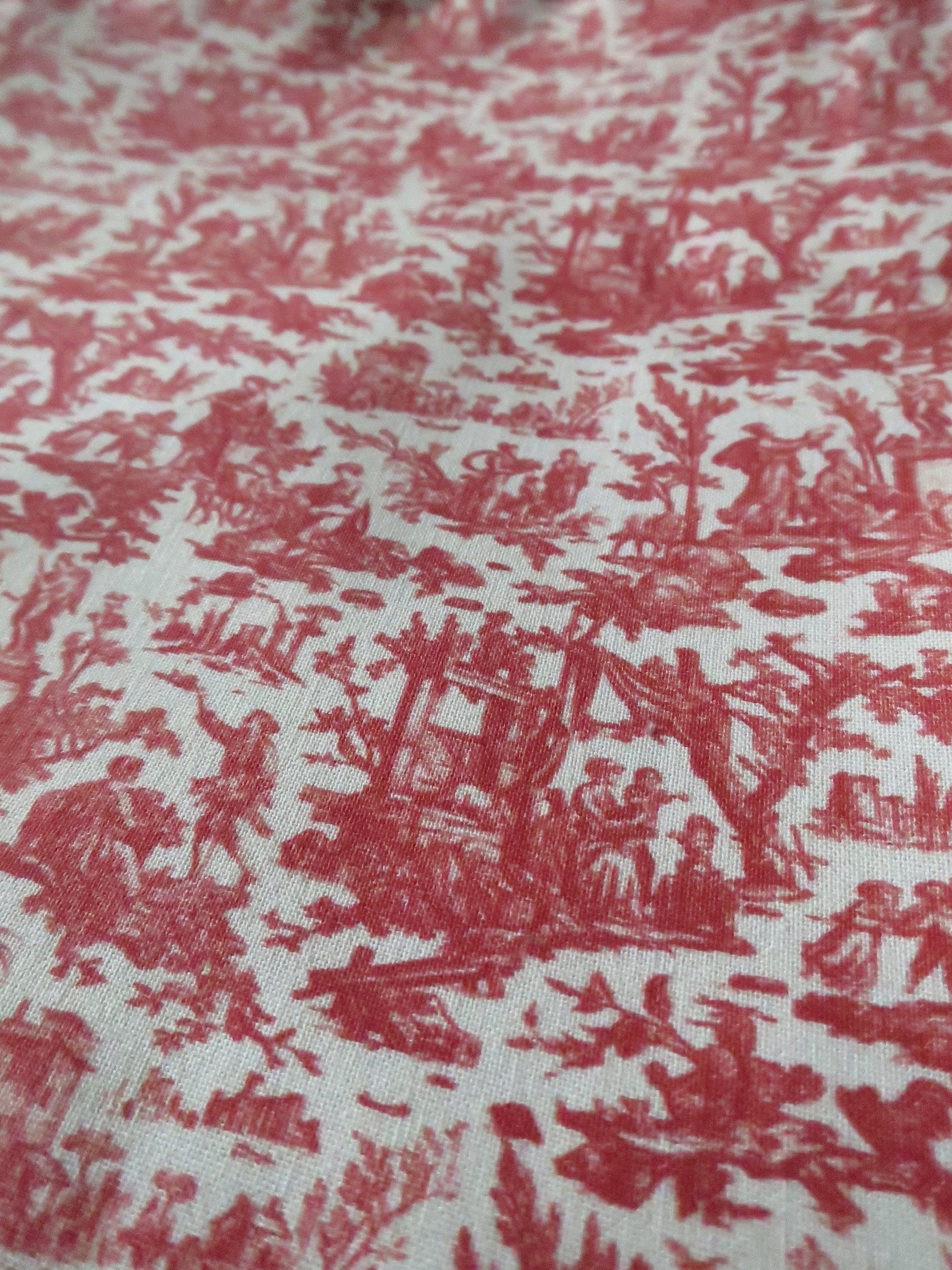 Sajou Fat Quarter Red Miniature L'offrand a l'Amour- Toile du Jouy- The Gift Of Love