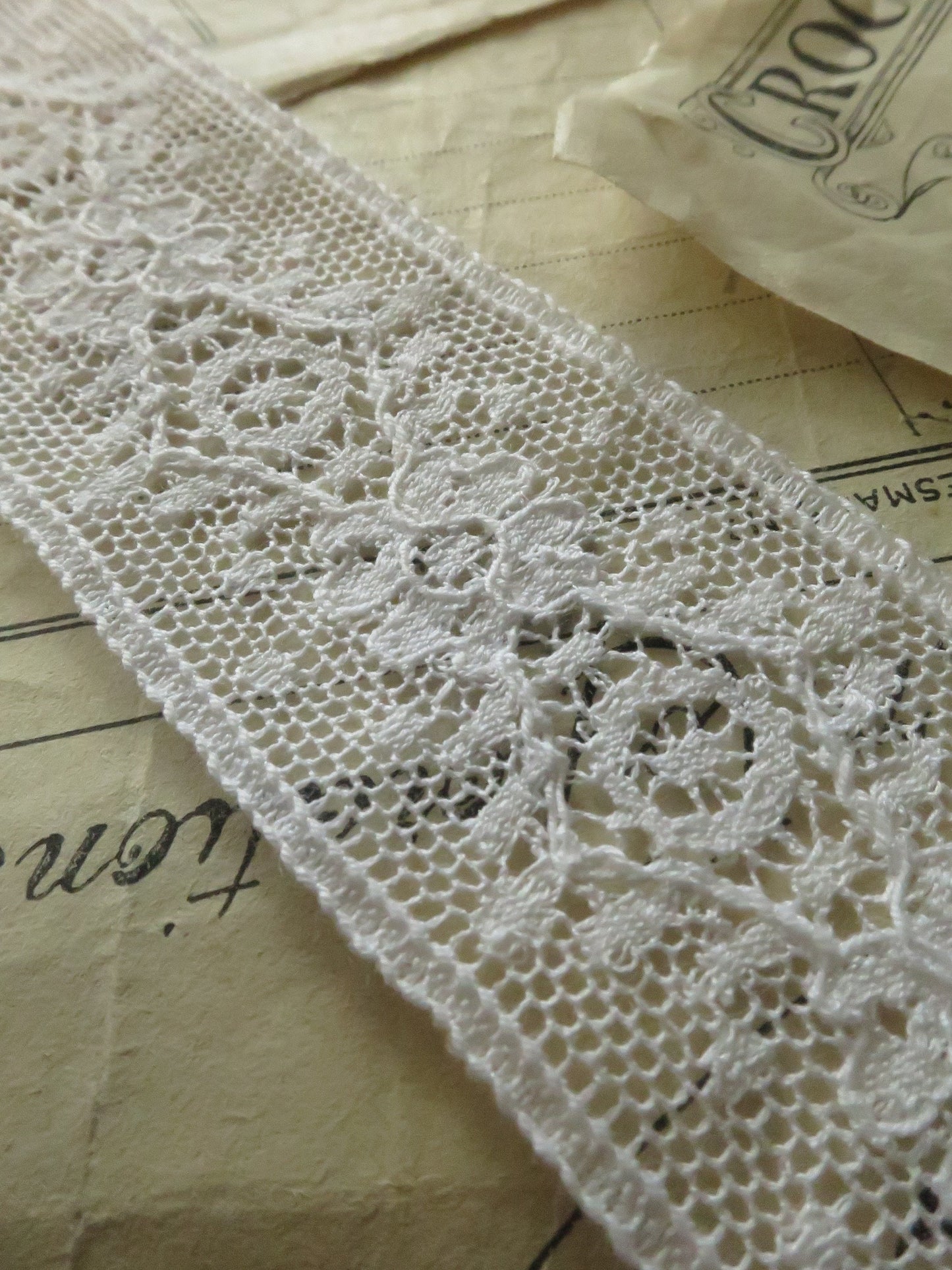 White English Nottingham Lace- Diamond & Floral Point- Insertion- 3.5 cm