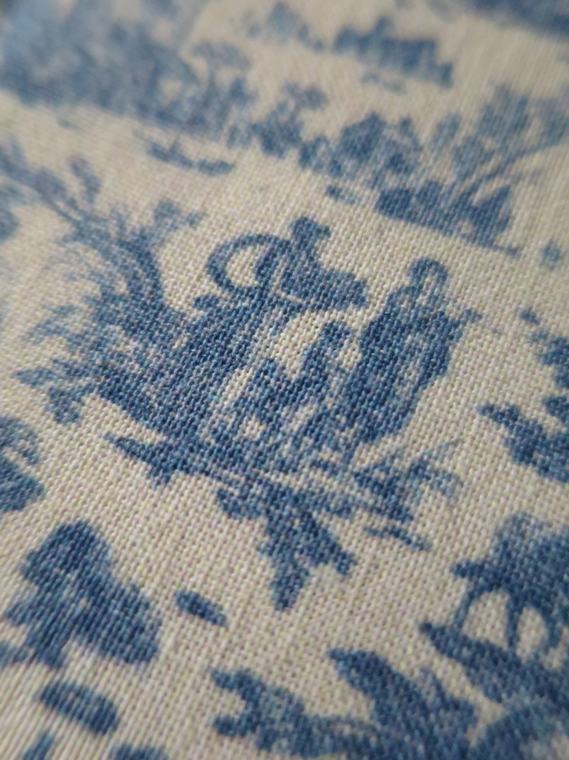 Sajou Fat Quarter Blue Miniature L'offrand a l'Amour- Toile du Jouy- The Gift Of Love