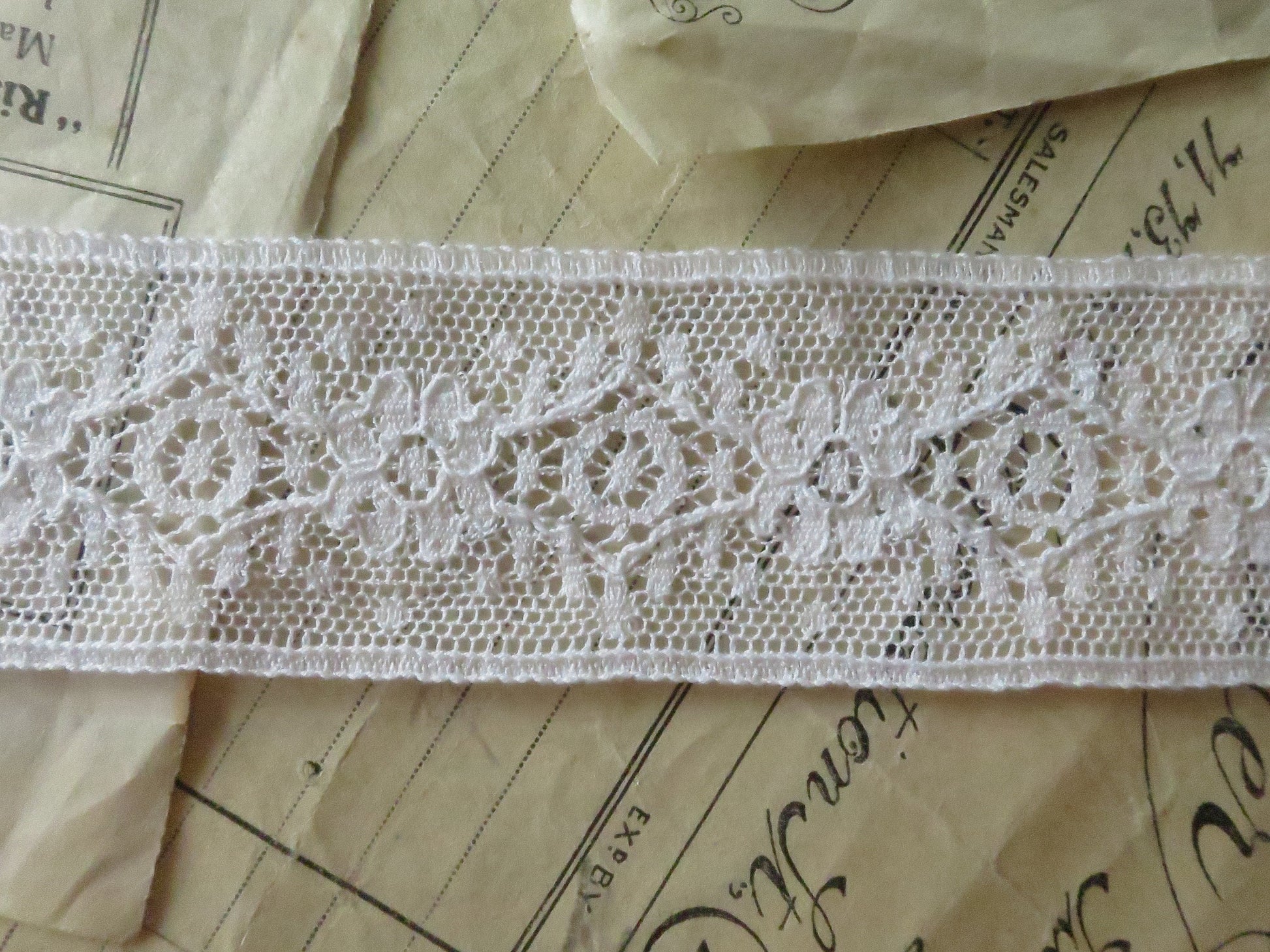 White English Nottingham Lace- Diamond & Floral Point- Insertion- 3.5 cm