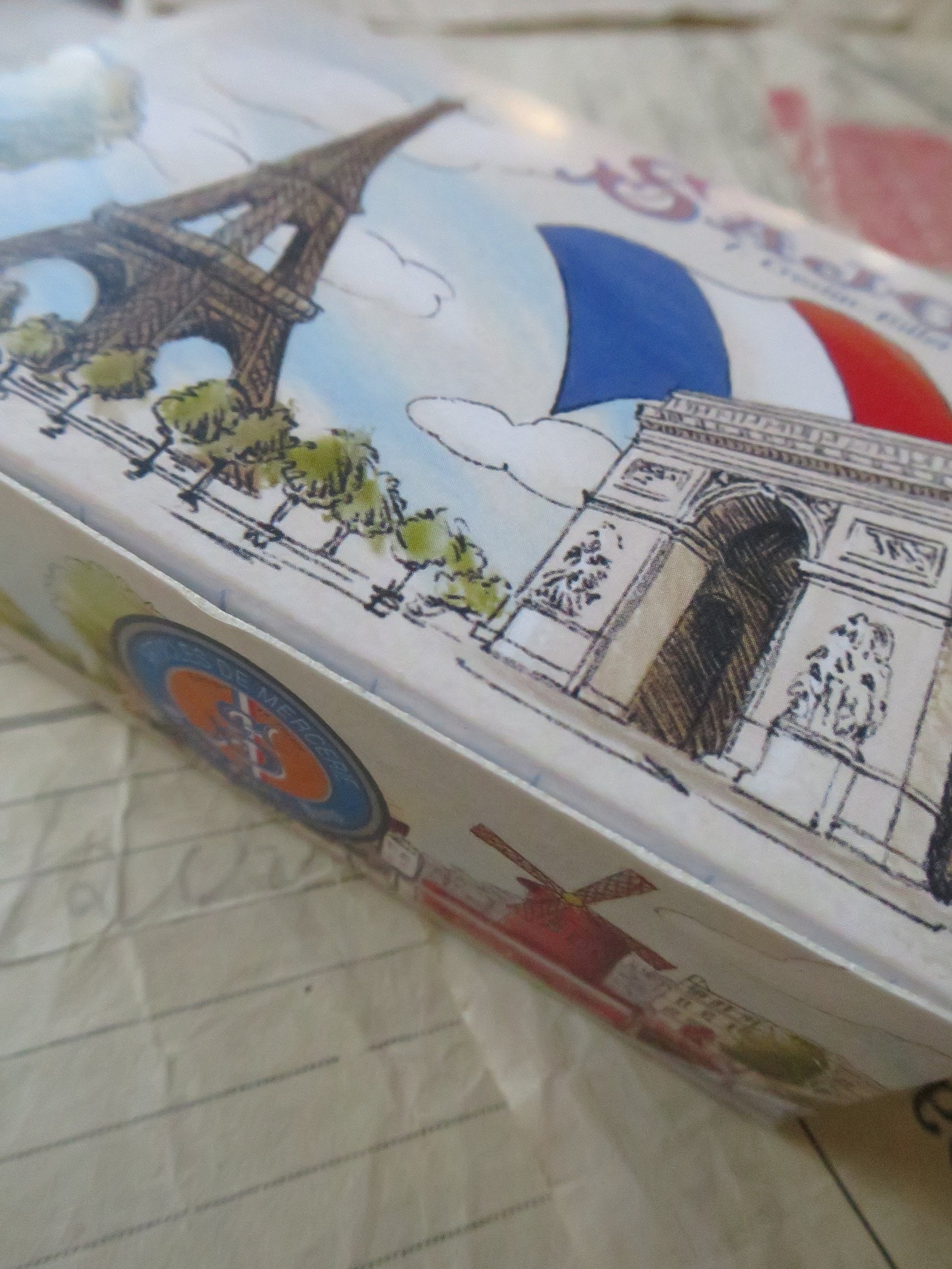 Sajou Gift Box 15 Mini Wooden Bobbin Spools