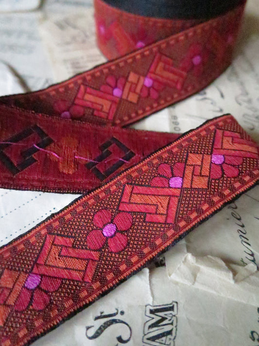 Art Deco 25 mm Jacquard Woven Ribbon- Red & Pink