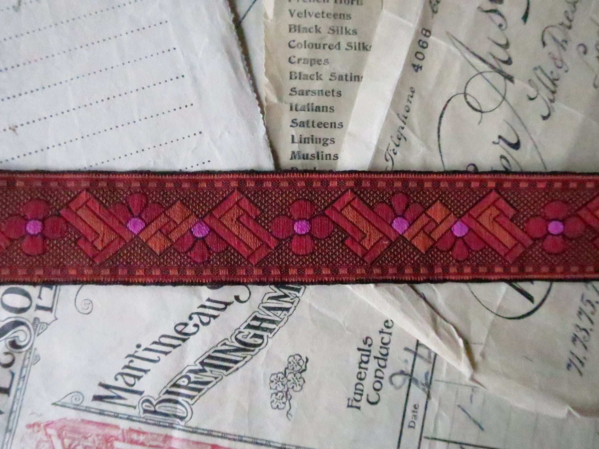 Art Deco 25 mm Jacquard Woven Ribbon- Red & Pink