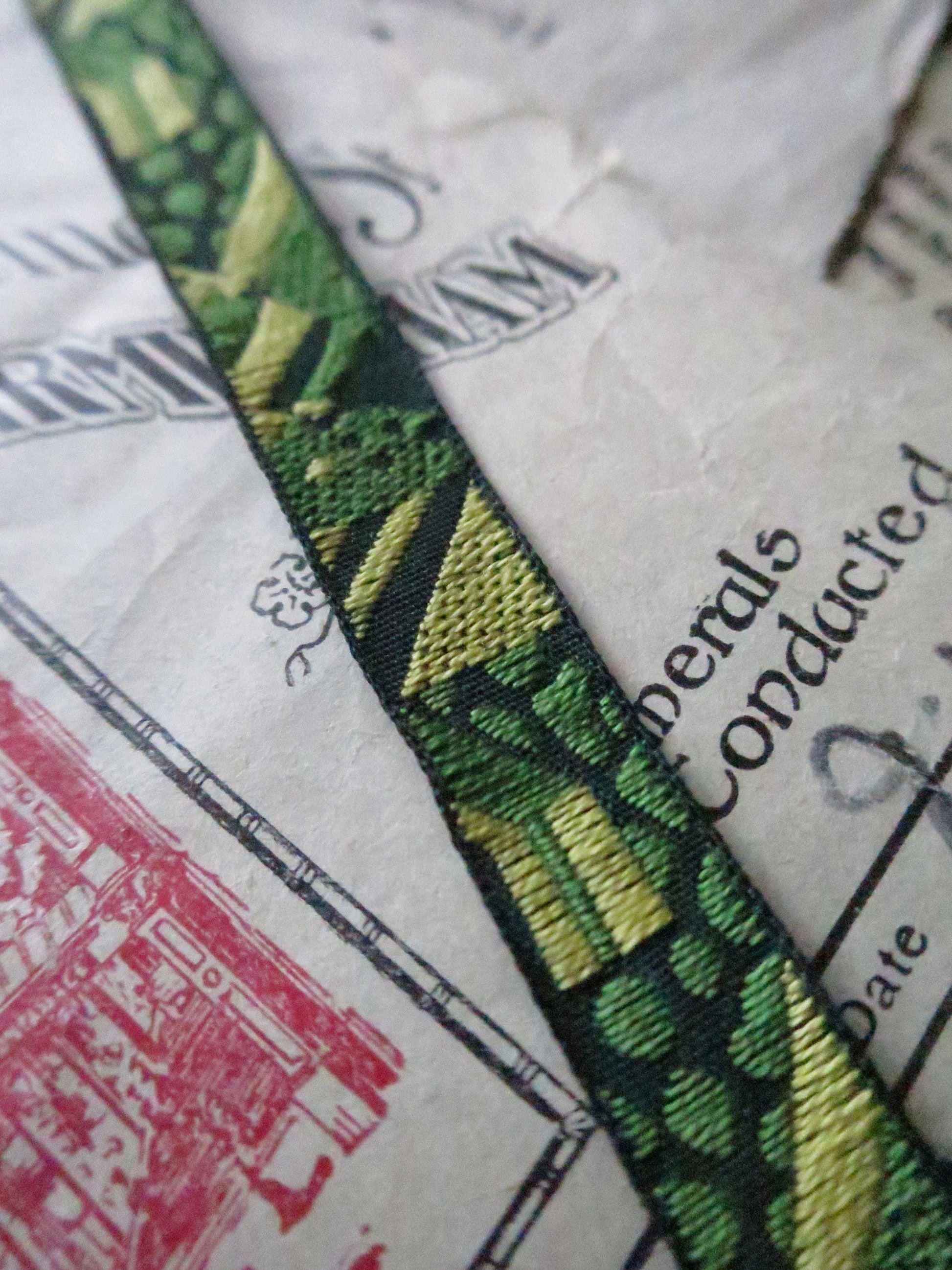 Clarence Cliff Style Art Deco 10 mm Jacquard Woven Ribbon- Green