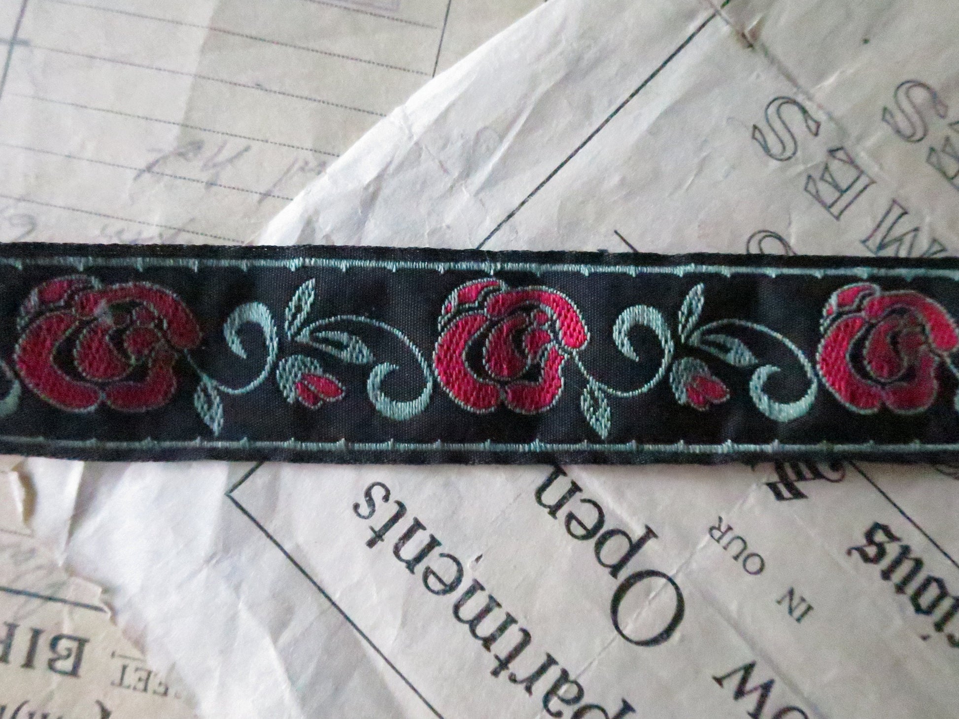 Rose Tendrils 25 mm Jacquard Woven Ribbon