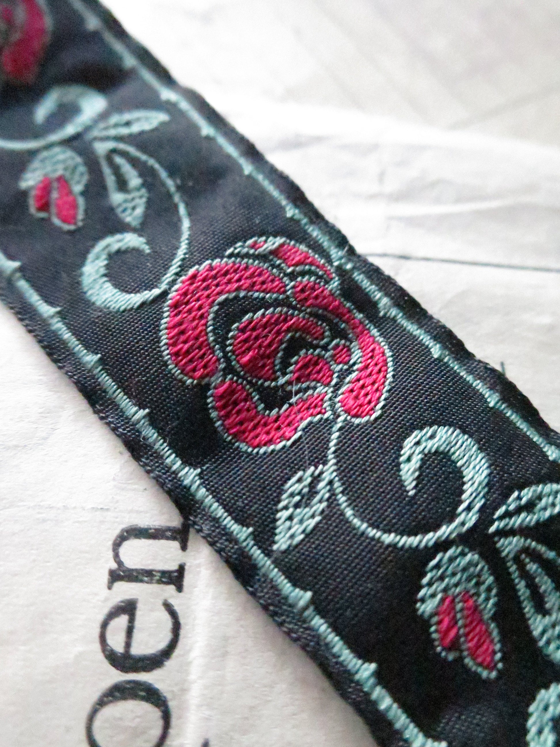 Rose Tendrils 25 mm Jacquard Woven Ribbon