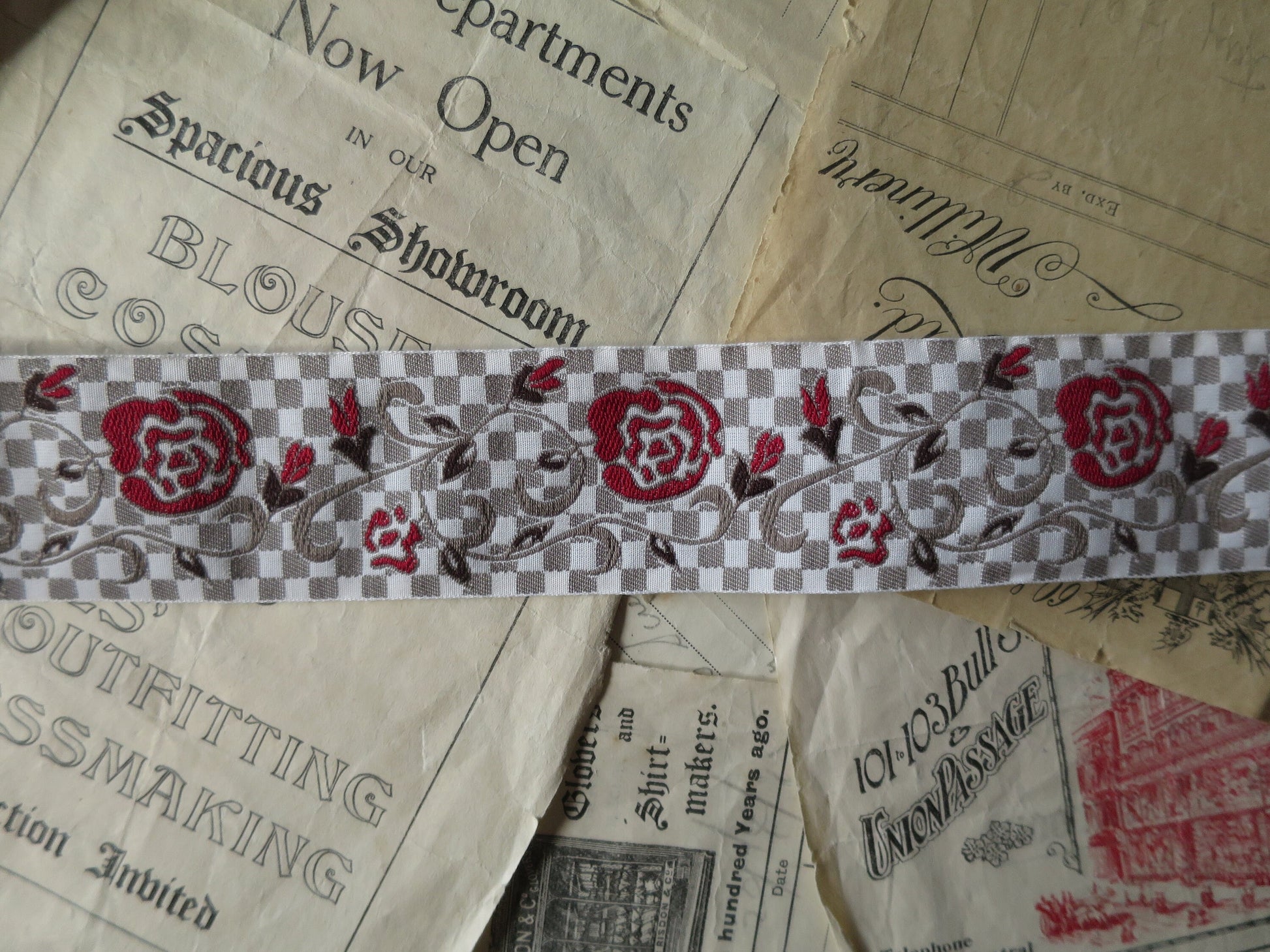 Checkered Roses 40 mm Jacquard Woven Ribbon
