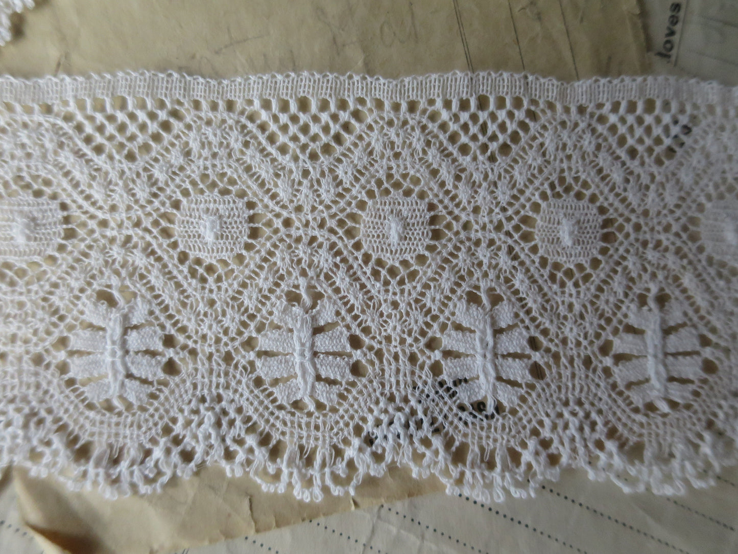 Off White English Nottingham Lace- Le Puy/ Bedfordshire Guipure- 7cm