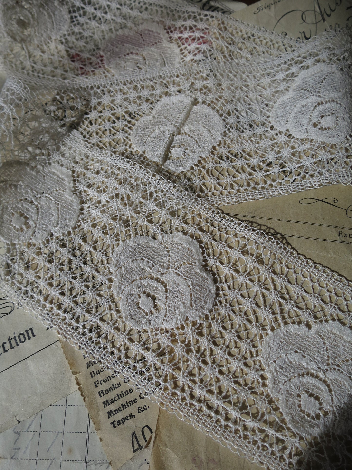Ecru English Nottingham Lace- Art Deco Roses Guipure- Insertion- 8 cm