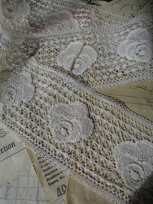 Ecru English Nottingham Lace- Art Deco Roses Guipure- Insertion- 8 cm