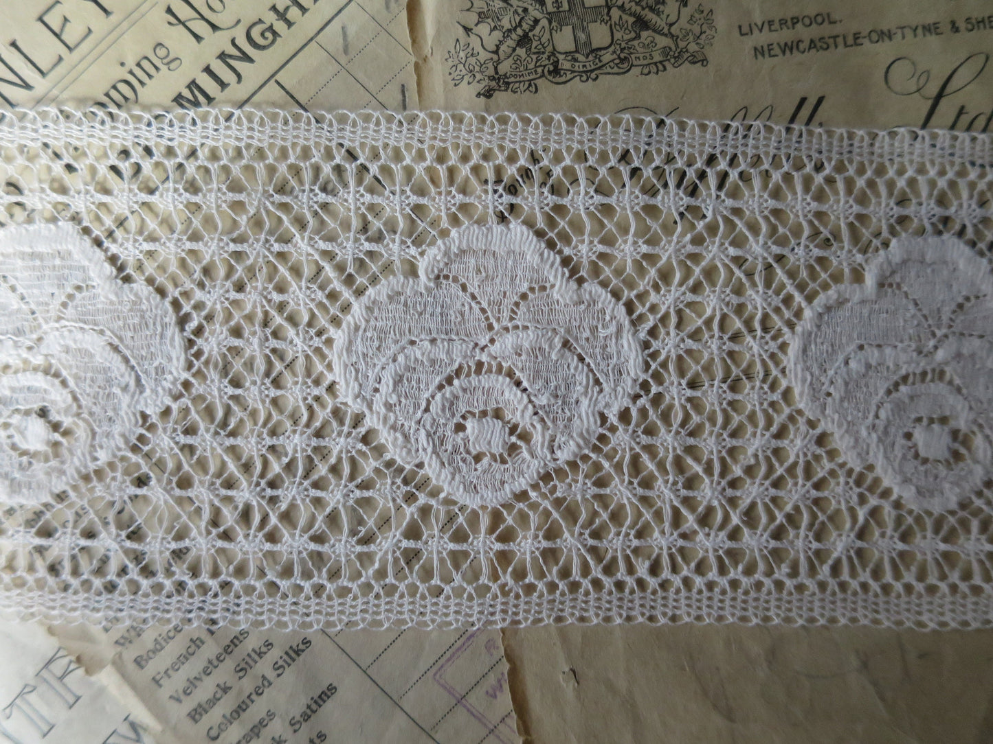 Ecru English Nottingham Lace- Art Deco Roses Guipure- Insertion- 8 cm