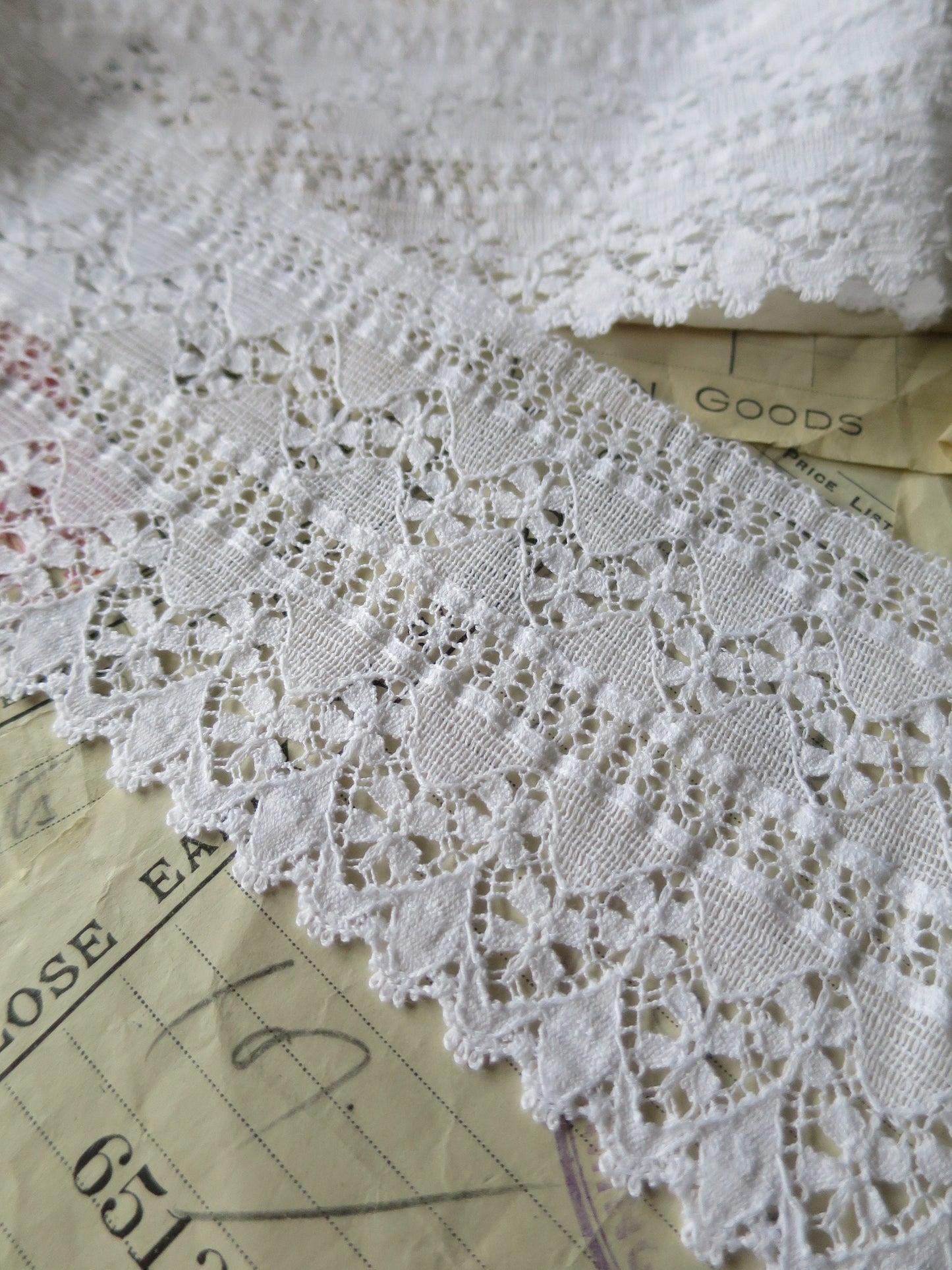 White English Nottingham Lace- Floral Waves- 7.5 cm