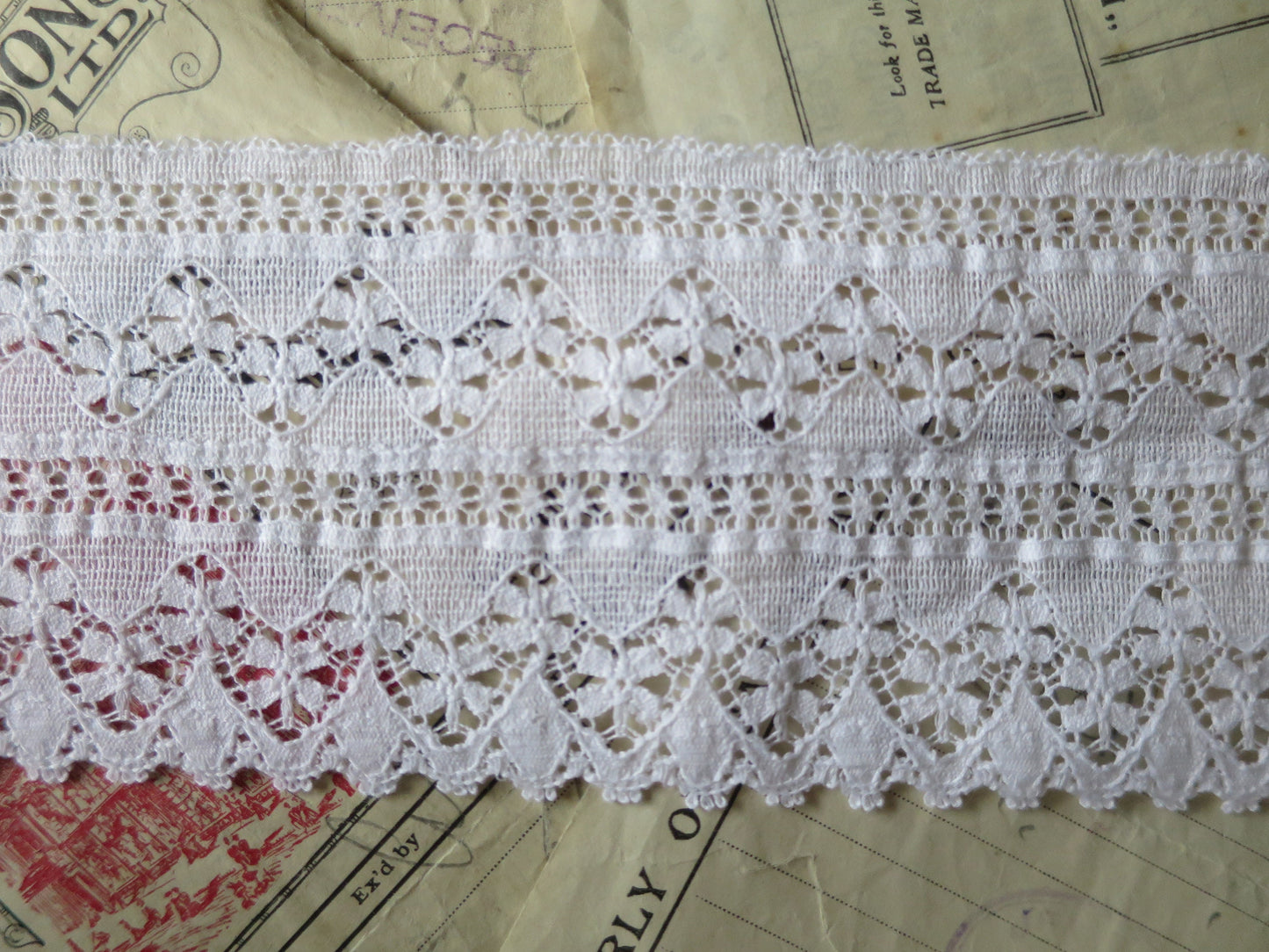 White English Nottingham Lace- Floral Waves- 7.5 cm