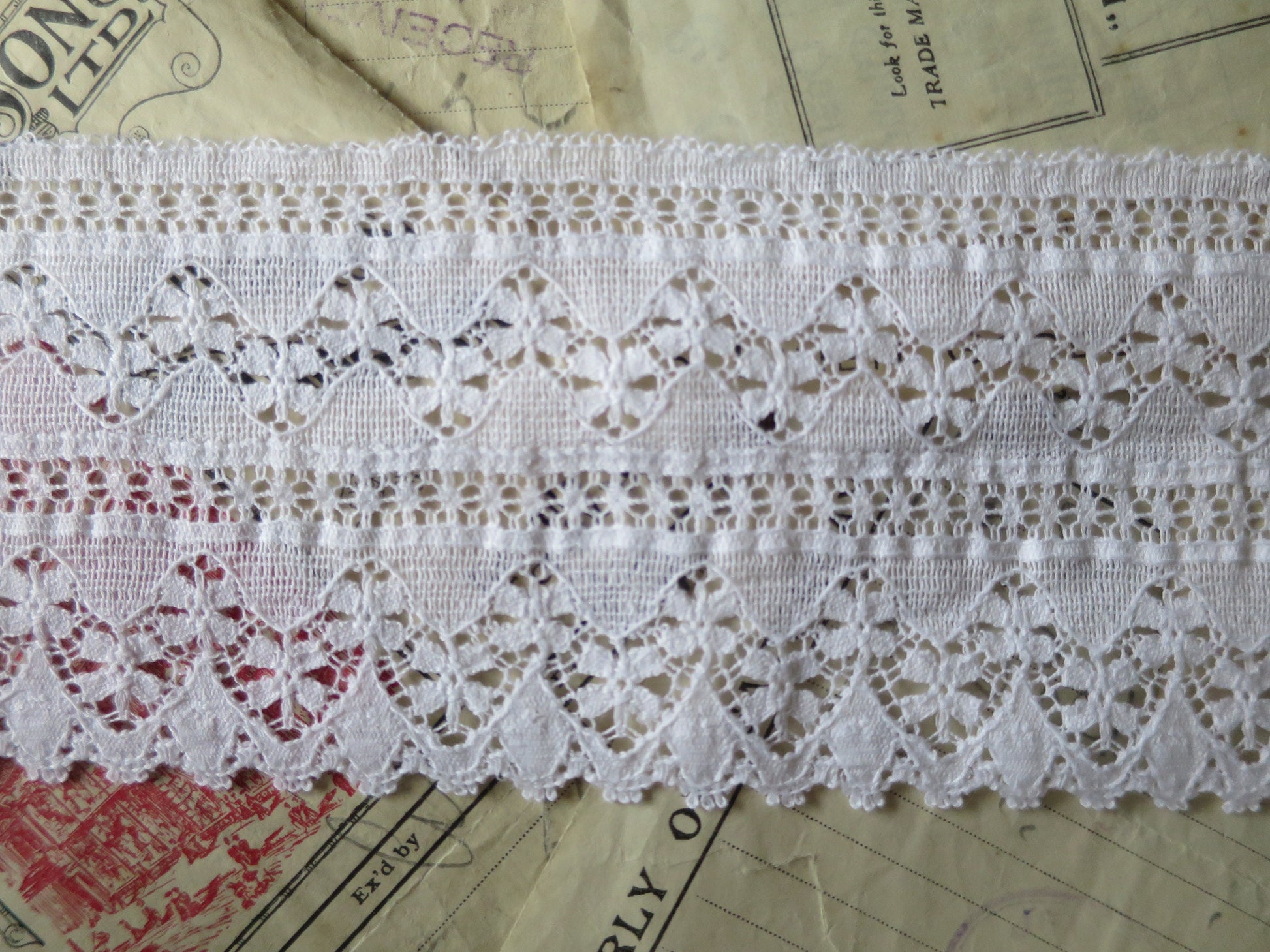 White English Nottingham Lace- Floral Waves- 7.5 cm