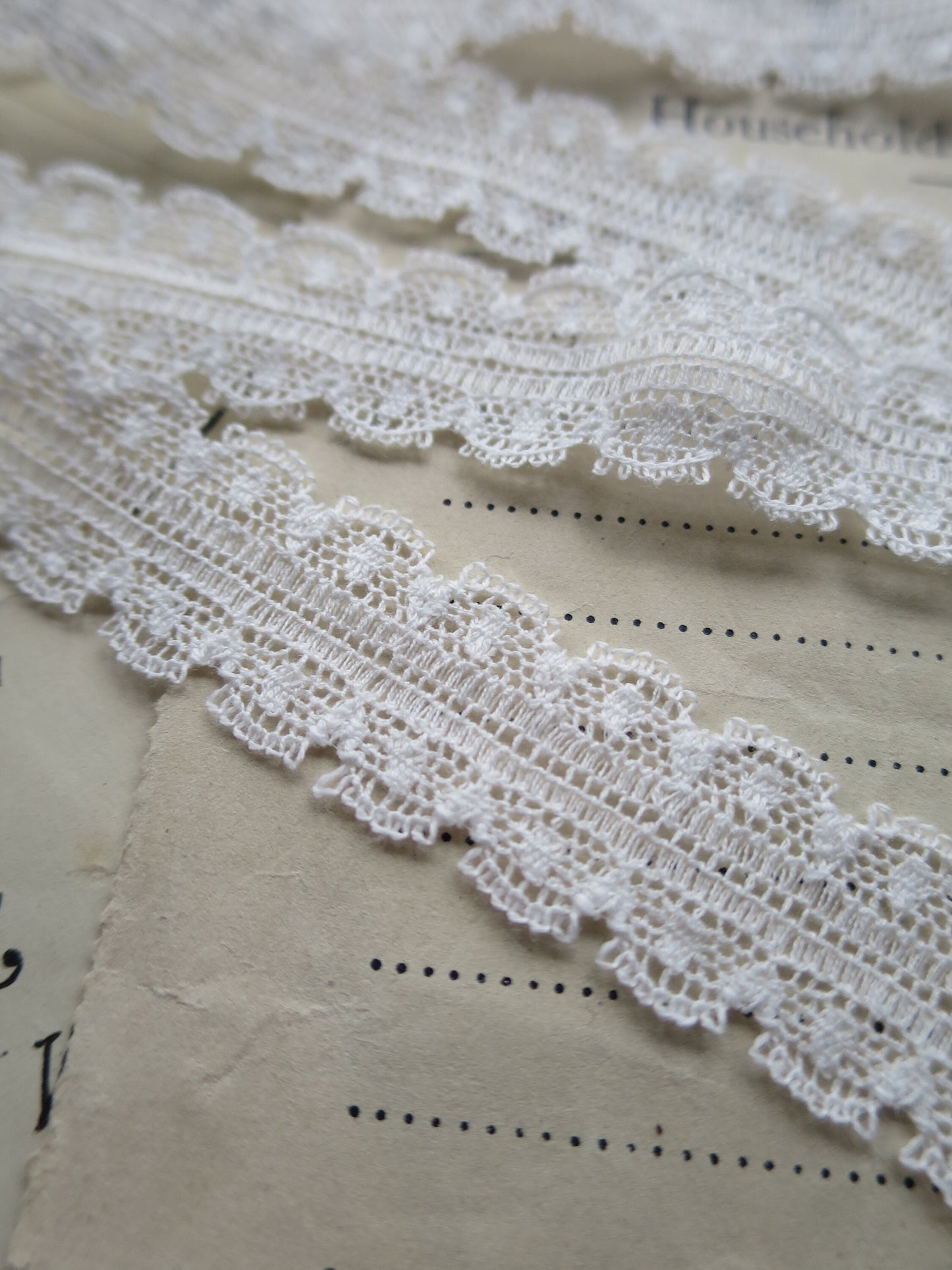 Off White English Nottingham Lace- Scallops Point Lace- Galloon- 1.7 cm