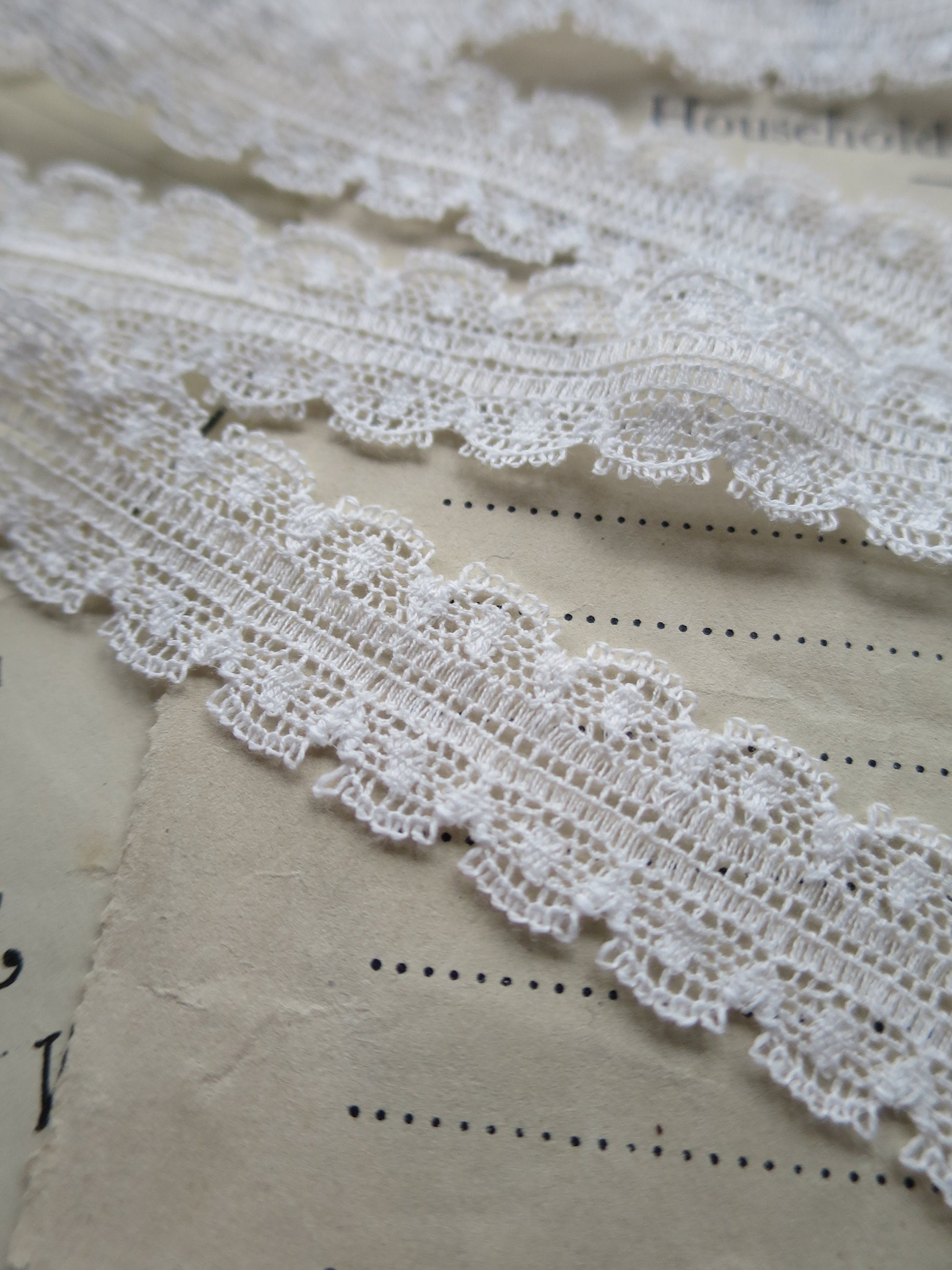 Off White English Nottingham Lace- Scallops Point Lace- Galloon- 1.7 cm
