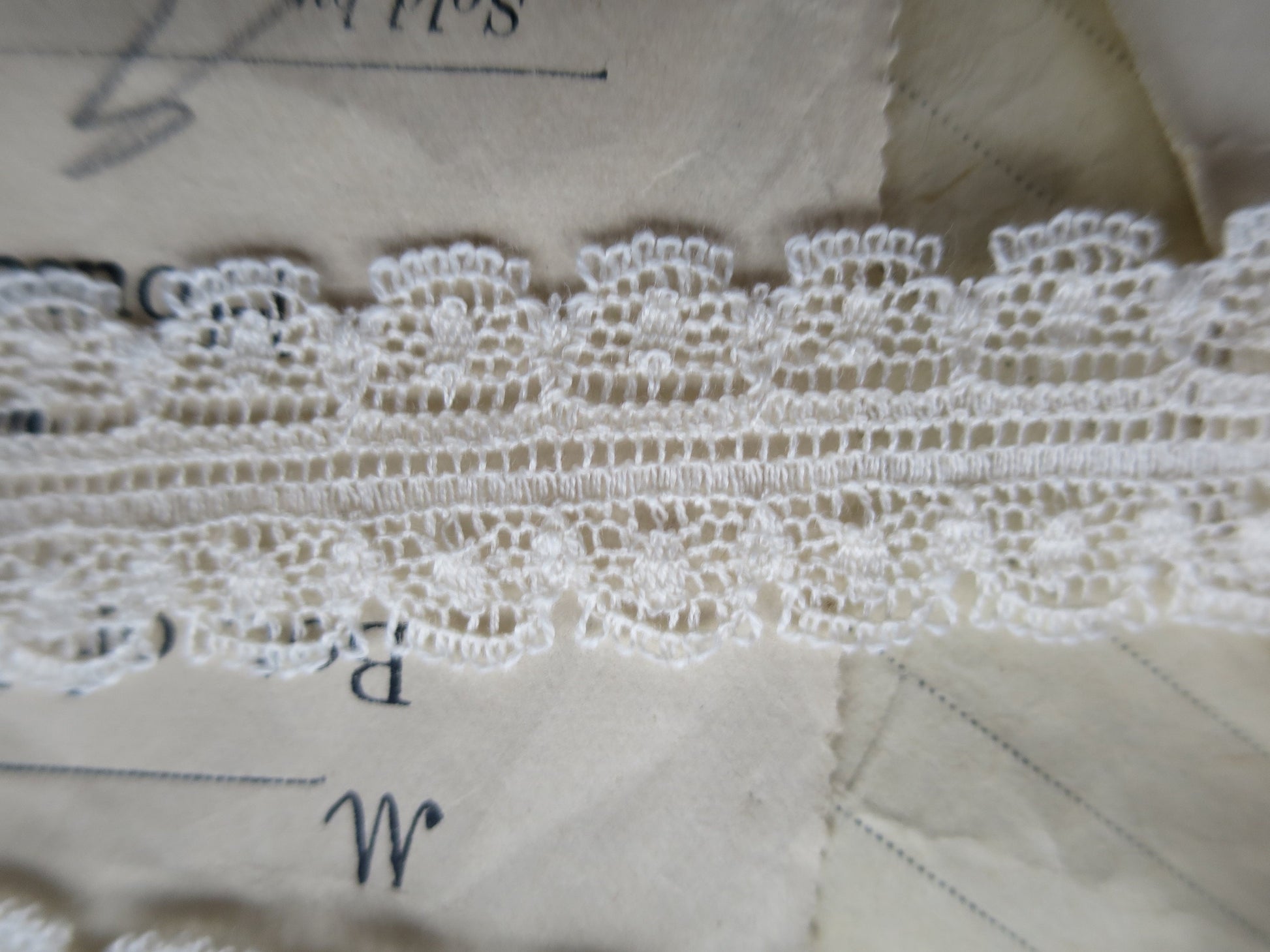 Ecru English Nottingham Lace- Scallops Point Lace- Galloon- 1.7 cm