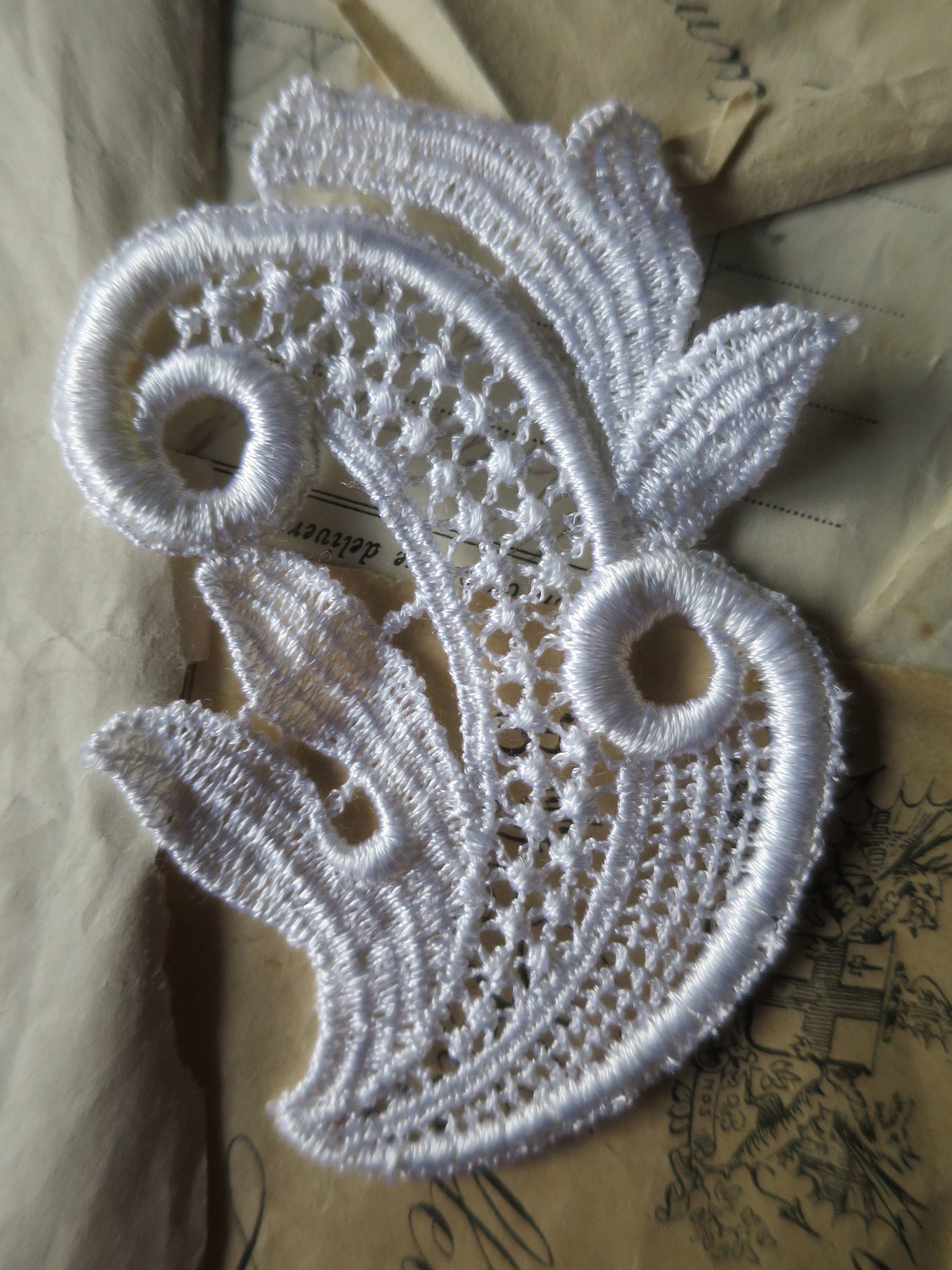 Pair Off White Embroidered Guipure Lace Floral Appliques