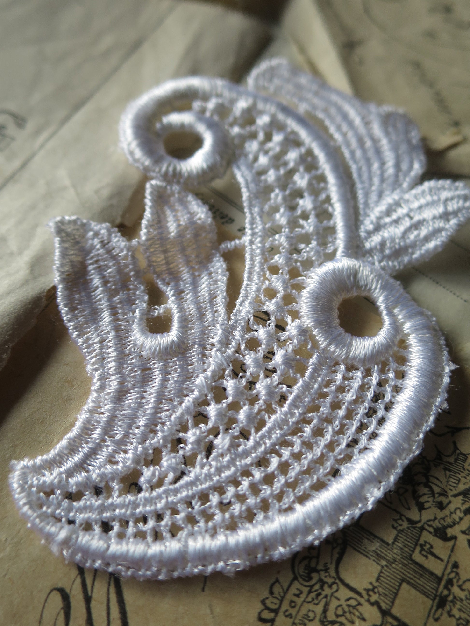Pair Off White Embroidered Guipure Lace Floral Appliques