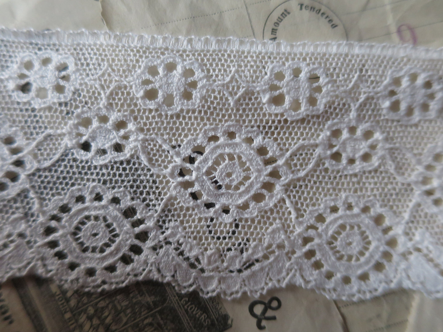Off White English Nottingham Lace- Broderie Anglaise/ Cutwork Circles- 5.5 cm