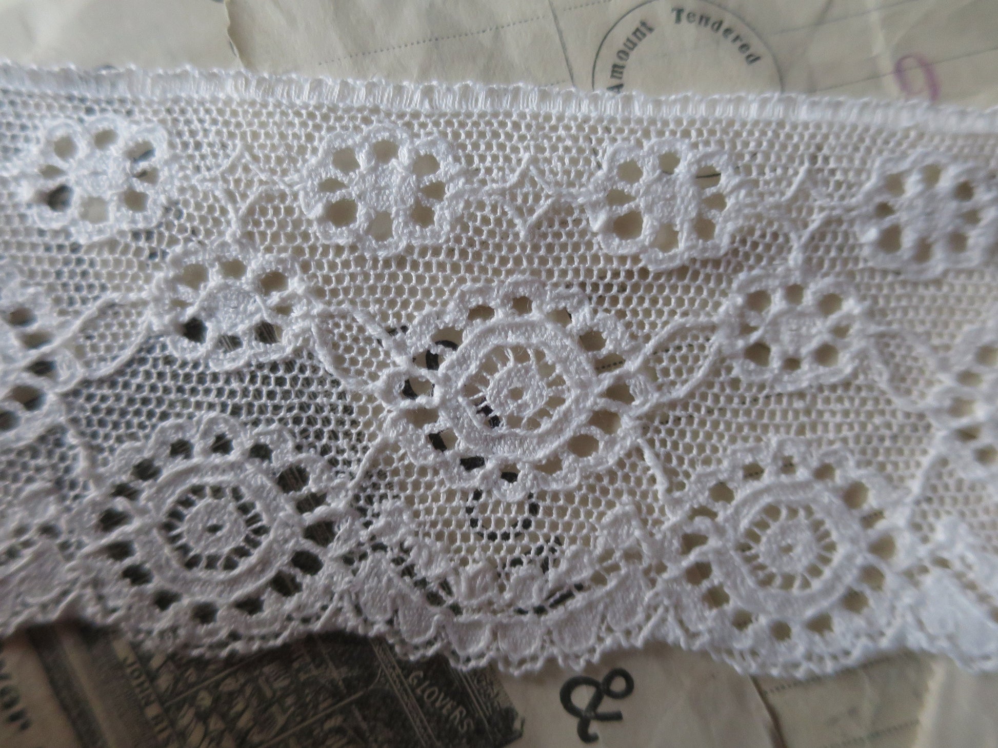 Off White English Nottingham Lace- Broderie Anglaise/ Cutwork Circles- 5.5 cm