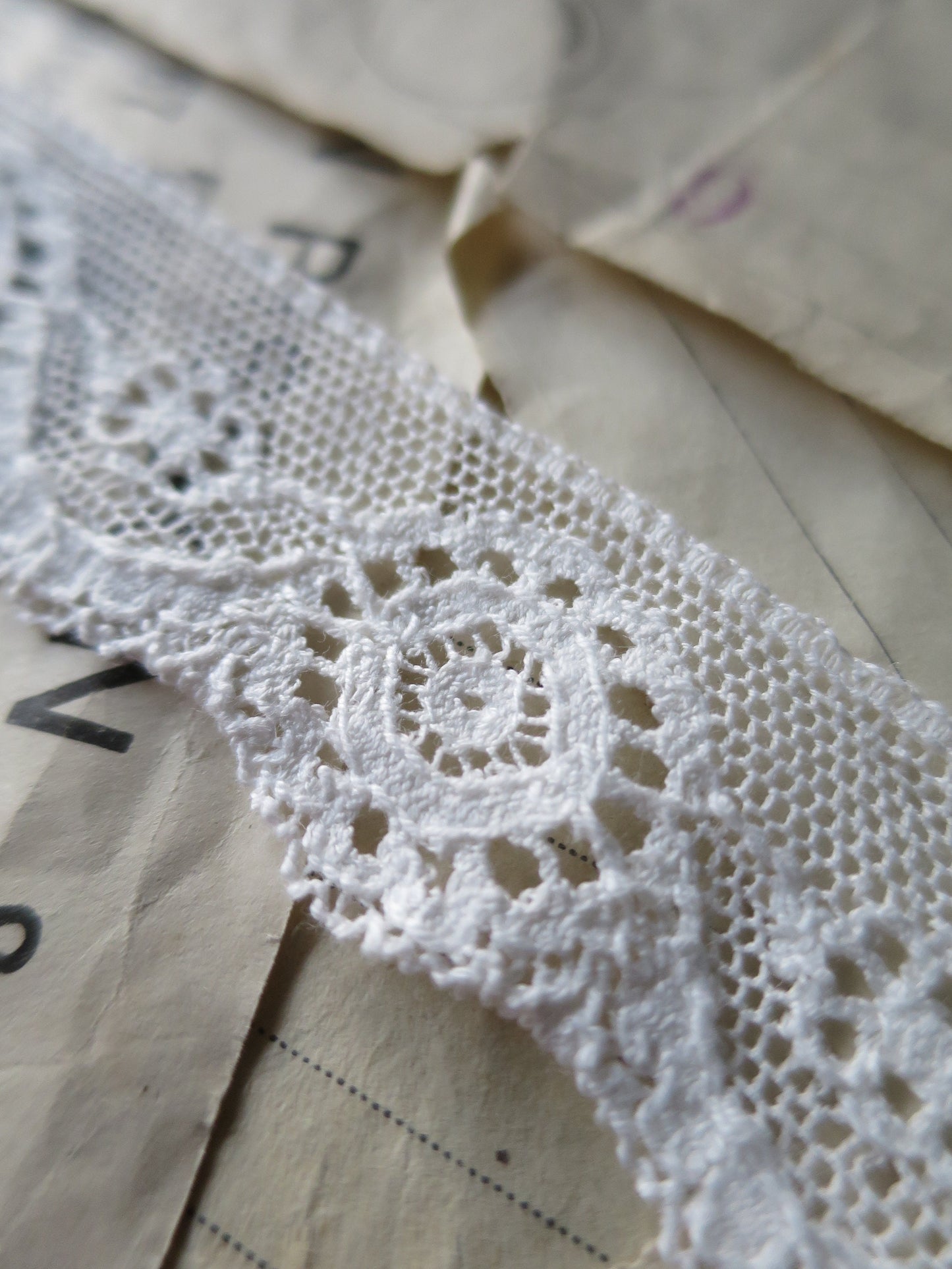 Off White English Nottingham Lace- Broderie Anglaise - 2.7 cm
