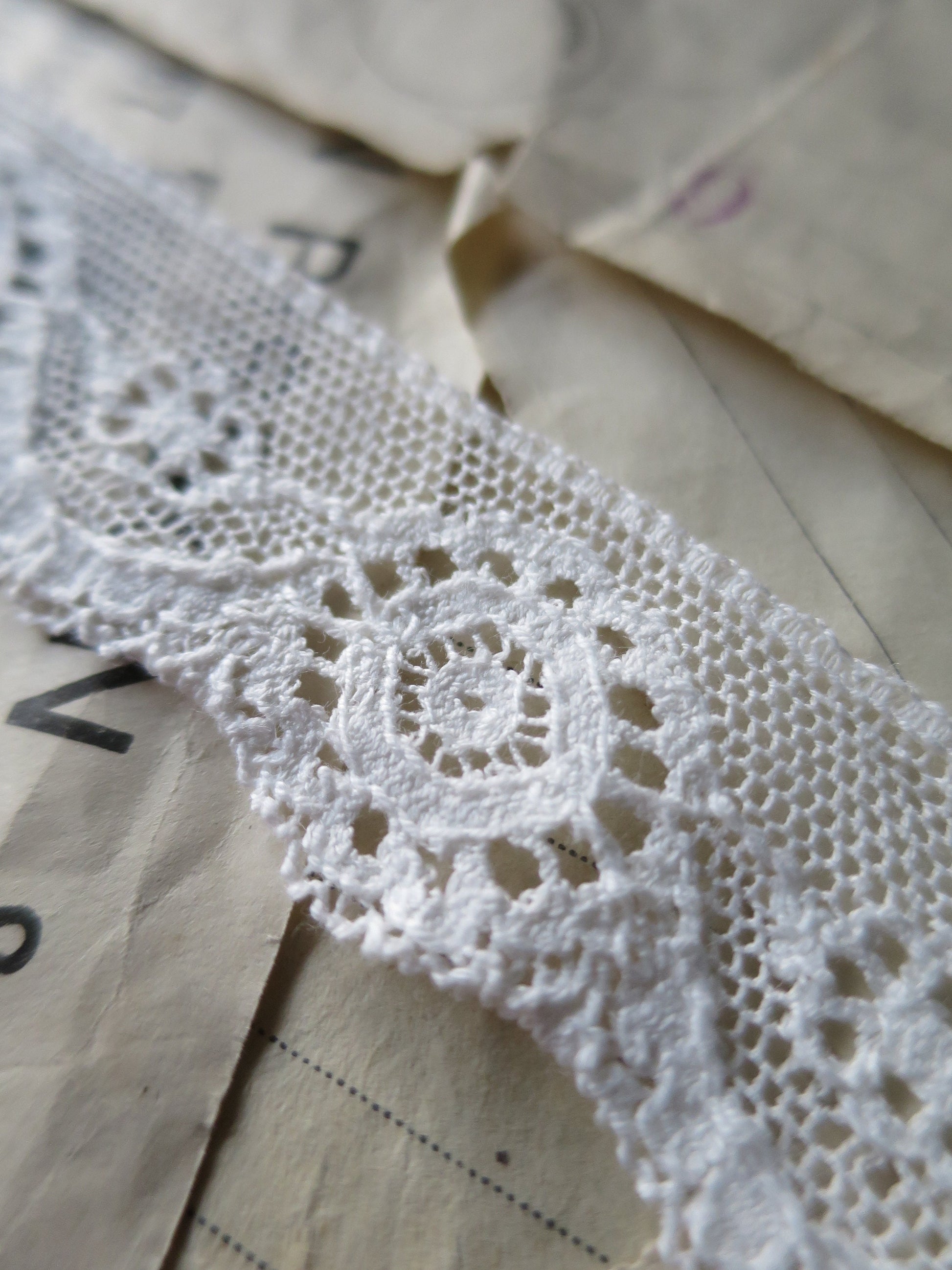 Off White English Nottingham Lace- Broderie Anglaise - 2.7 cm