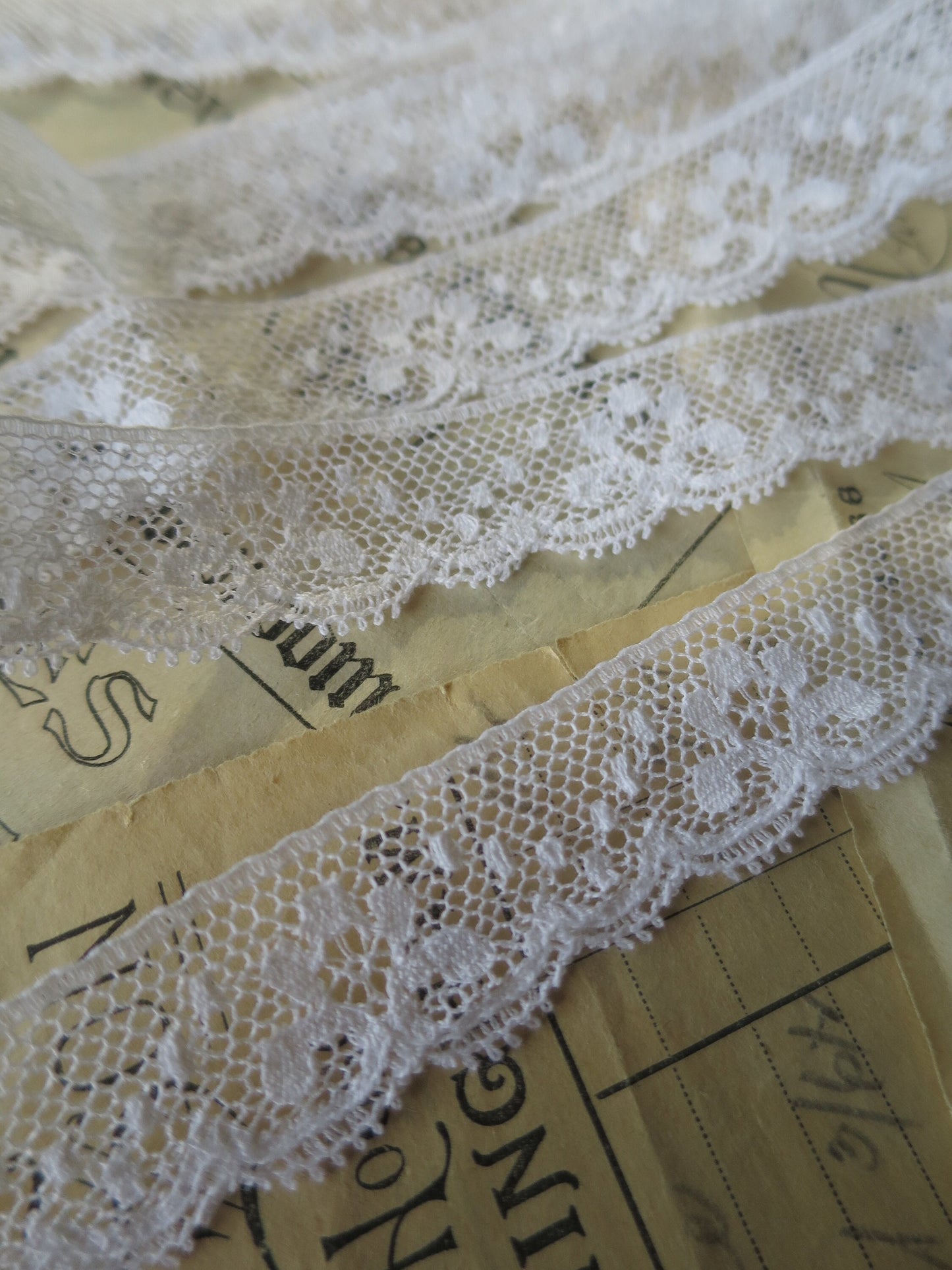 White English Nottingham Lace- Valenciennes Floral Spot- 2.2 cm