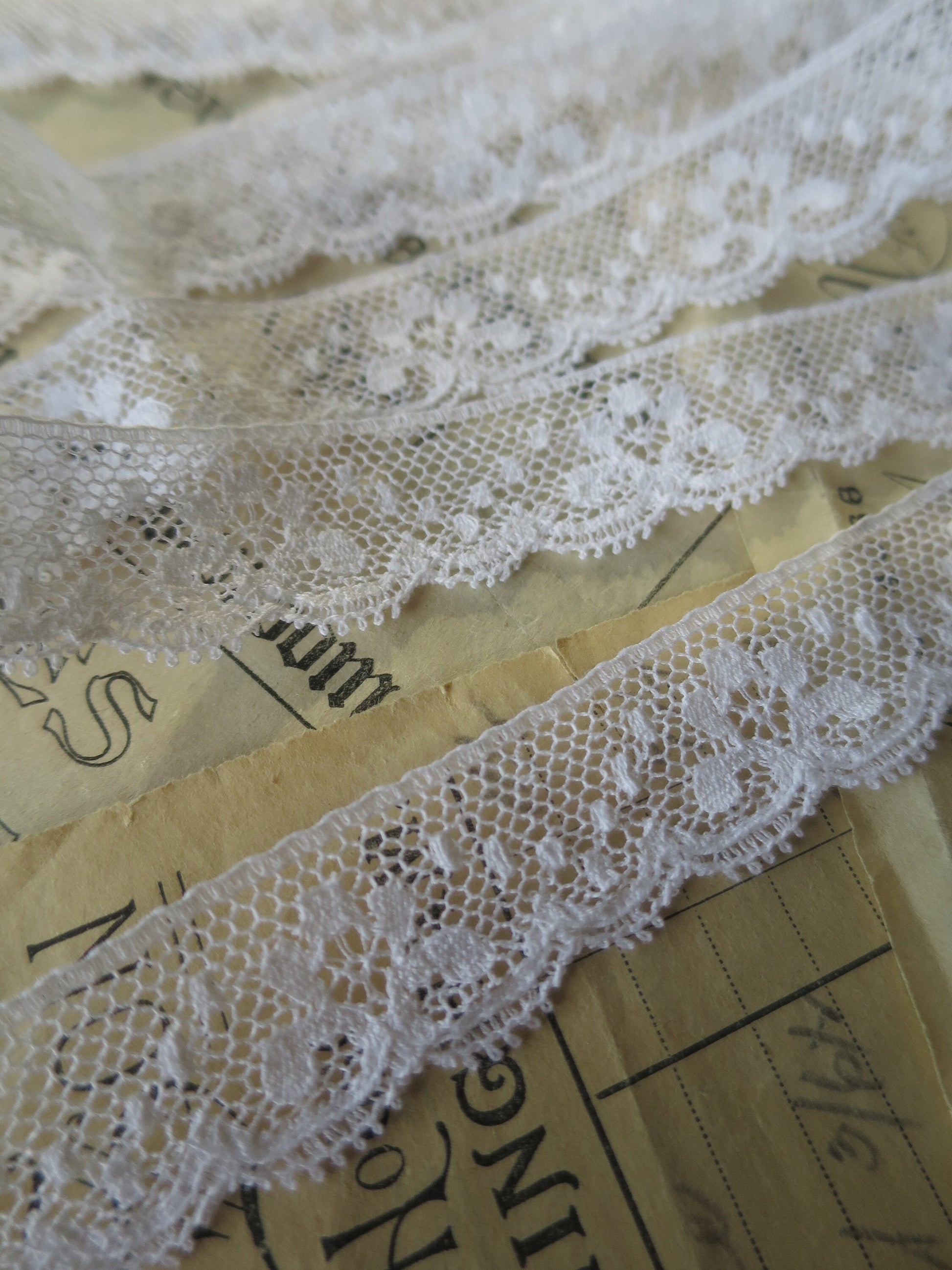 White English Nottingham Lace- Valenciennes Floral Spot- 2.2 cm
