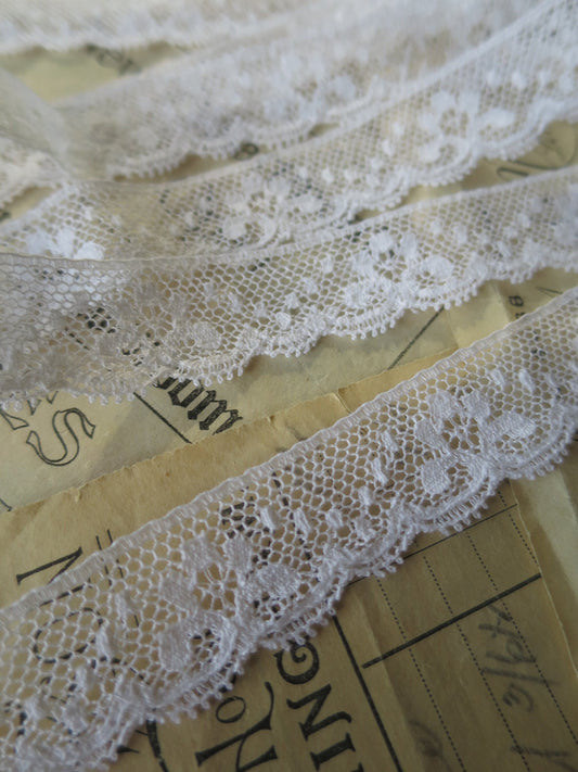 White English Nottingham Lace- Valenciennes Floral Spot- 2.2 cm